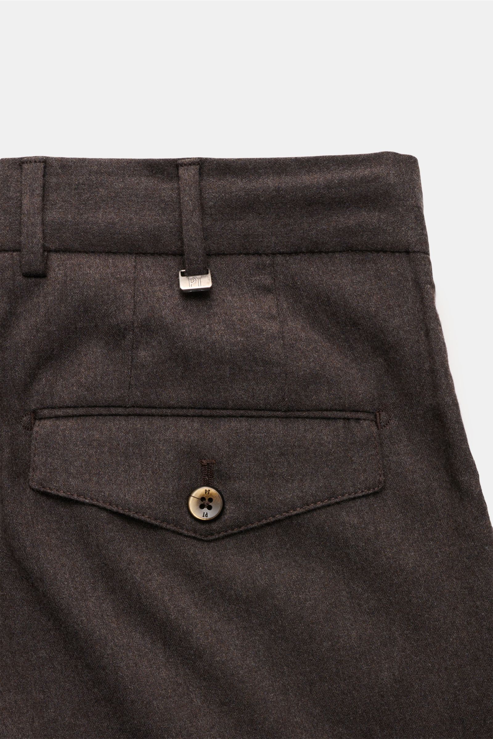 PT Torino Wollhose 'Carrot Fit' graubraun meliert, Detailaufnahme Rückseite mit fixiertem Saumaufschlag, Bundfalte, Knopf-Gesäßtasche.