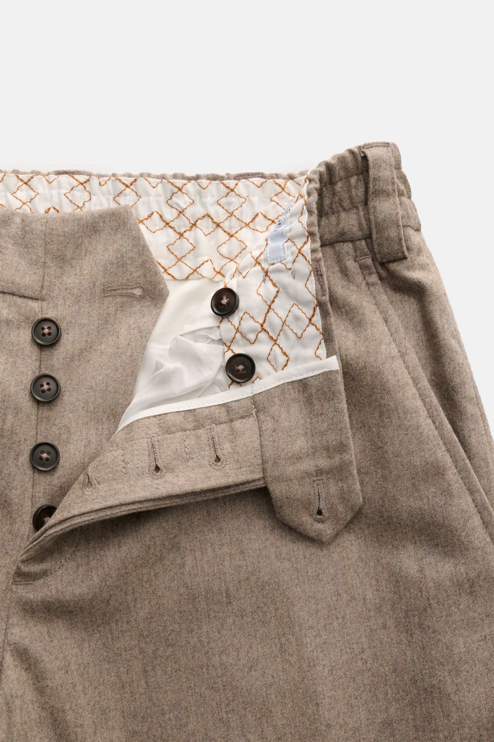 PT Torino Woll-Jogpants 'The Rebel' beige meliert, Detailaufnahme von oben, Mix aus Wolle und Cashmere, elastisch, weicher Griff, Button-Fly, elastischer Bund.