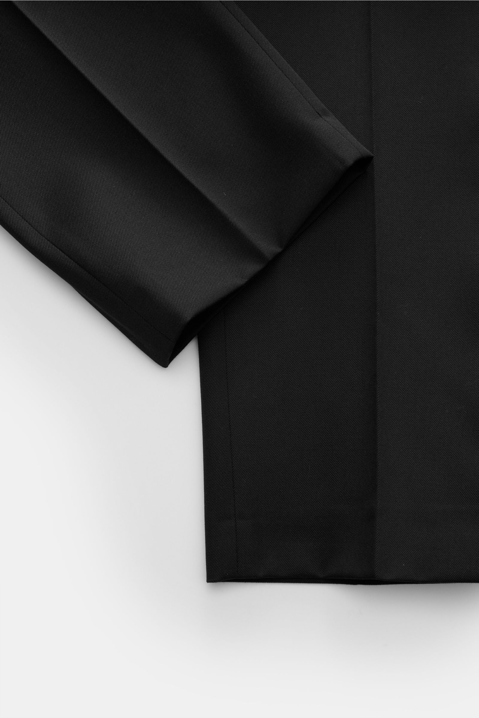 Close-up top-down view of PT Torino Wool trousers 'Michael' black, showing pure wool twill fabric, narrow jetted side seam, and straight cut.

Elegance meets subtle details – the trousers 'Michael' by PT TORINO reinterpret classic tuxedo elements in a 