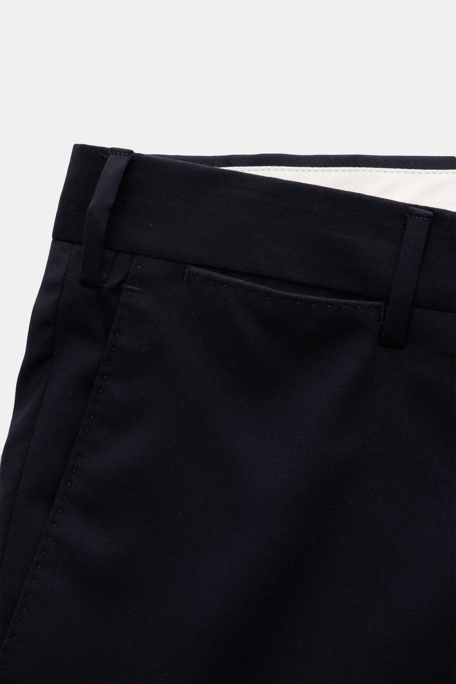 Close-up front view of PT Torino Wollhose 'Slim Fit' navy, featuring feiner Twill aus reiner Wolle, weicher Griff, Slim Fit, schmal zulaufend, Reißverschluss und Bundknöpfe, französische Taschen, kleine Uhrentasche, schmal paspelierte Gesäßtaschen mit Kno