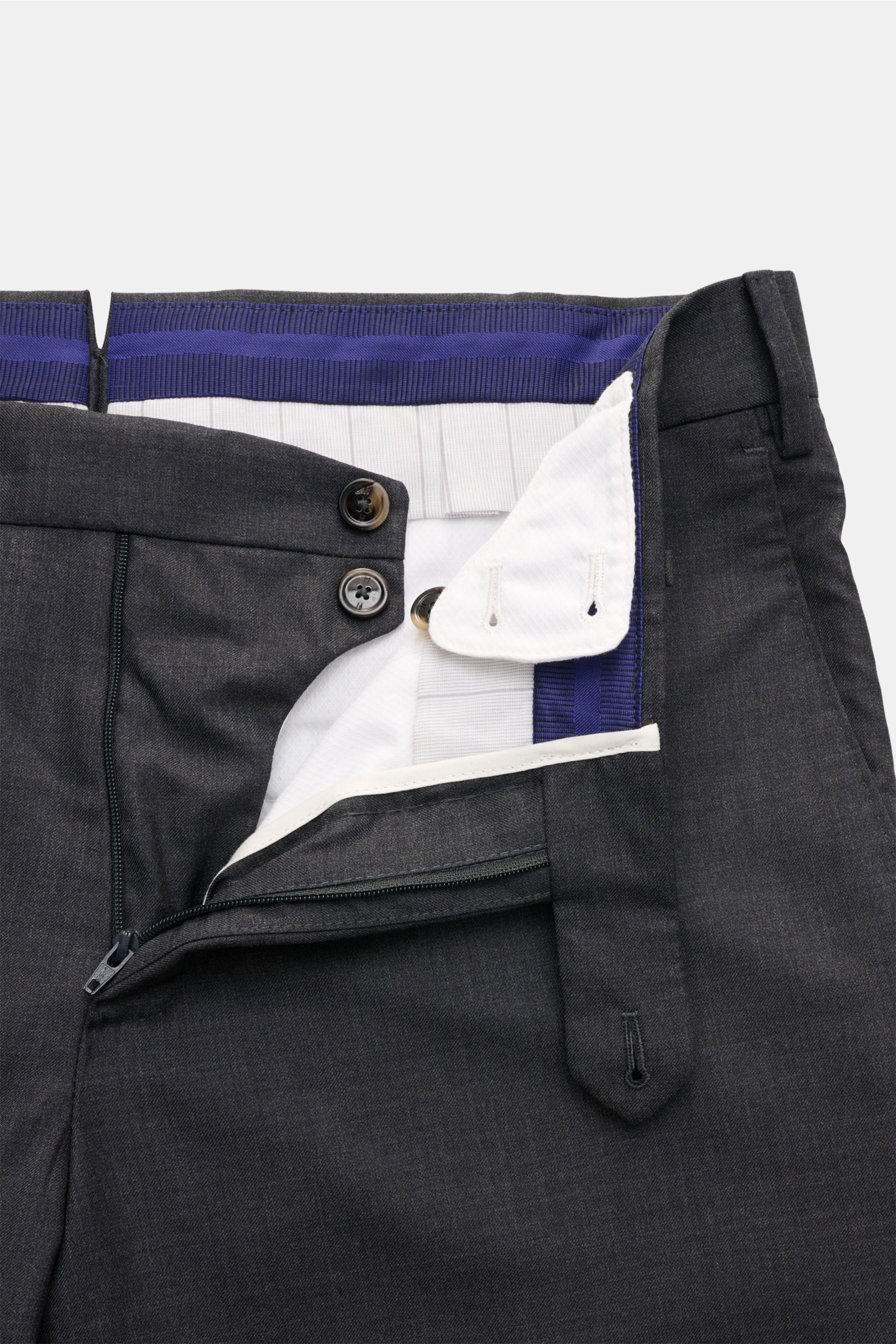 PT Torino Wollhose 'Slim Fit' anthrazit aus feiner Super 160'S Wolle, schmal zulaufend, mit Reißverschluss, Bundknöpfen und französischen Taschen, Detailfoto von oben.
