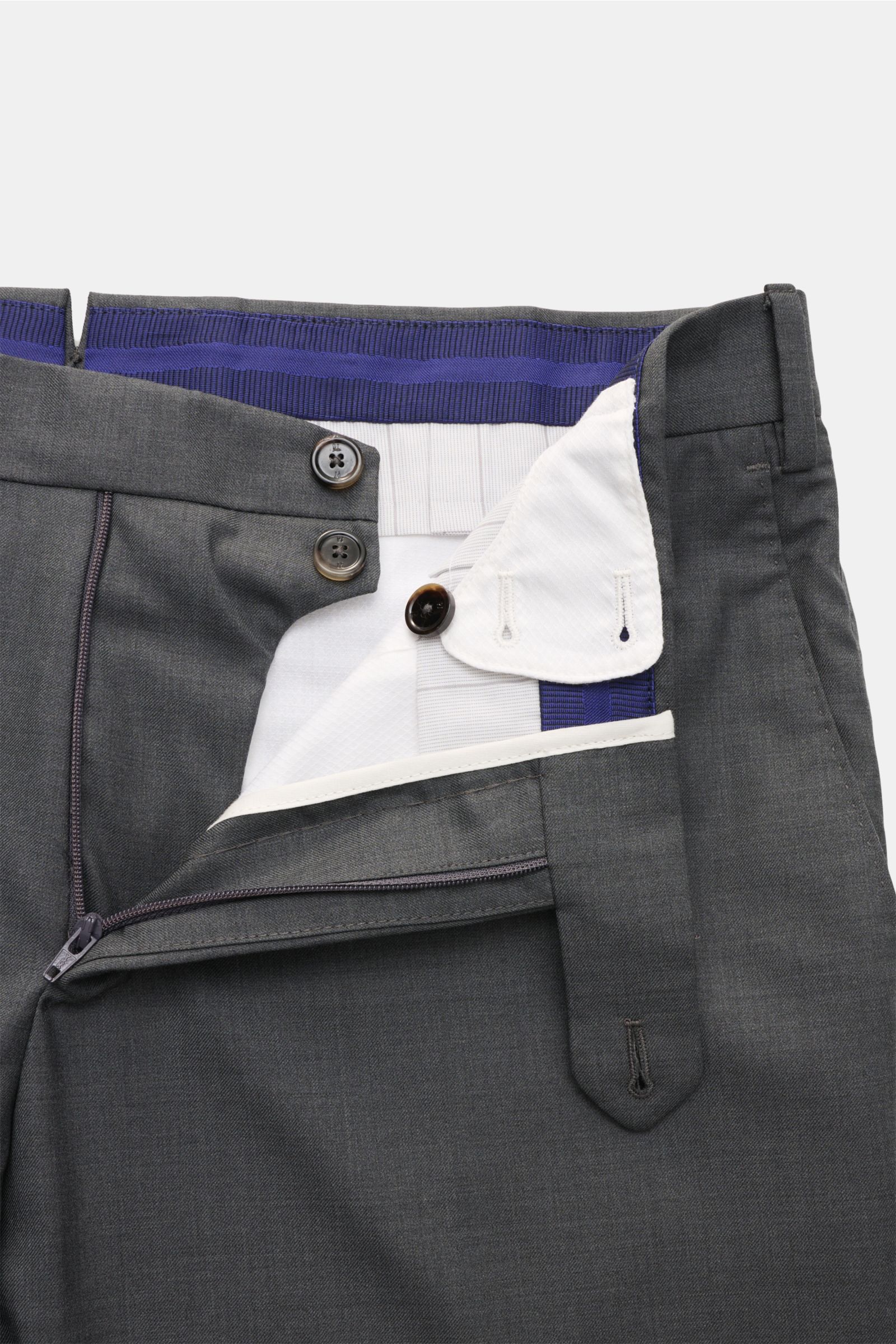 Close-up front view of the PT Torino Wollhose 'Slim Fit' dunkelgrau, made from pure Super 160'S wool with smooth texture, slim tapered fit, zipper, waistband buttons, and detailed interior lining for a high-end office look. Für diese exklusive Hose wäh