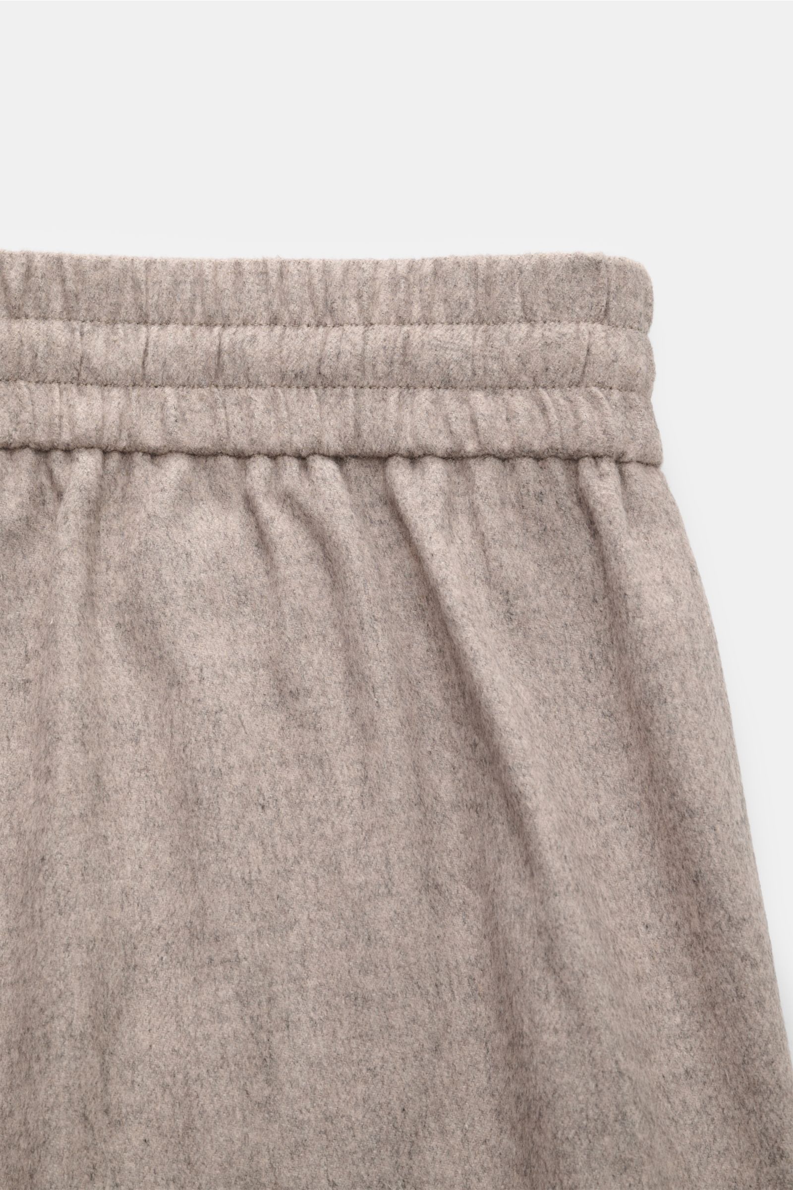 Close-up front view of the elastic waistband of Colombo Fleece-Jogpants beige meliert, showing soft fleece fabric texture.

Description: Komfort auf ganzer Linie genießen Sie mit der Flece-Jogpants aus dem Hause COLOMBO –

Fleece aus Seide 