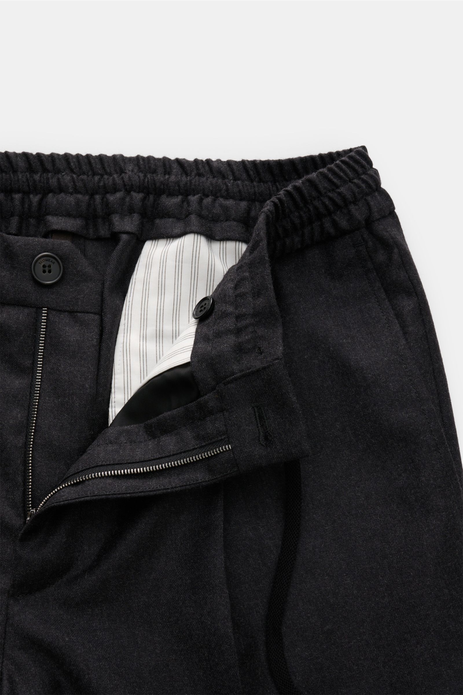 Incotex Woll-Jogpants anthrazit, Frontansicht mit offenem Reißverschluss, Bundknopf, elastischem Bund, weicher reiner Wolle, Regular Fit, Taschen.