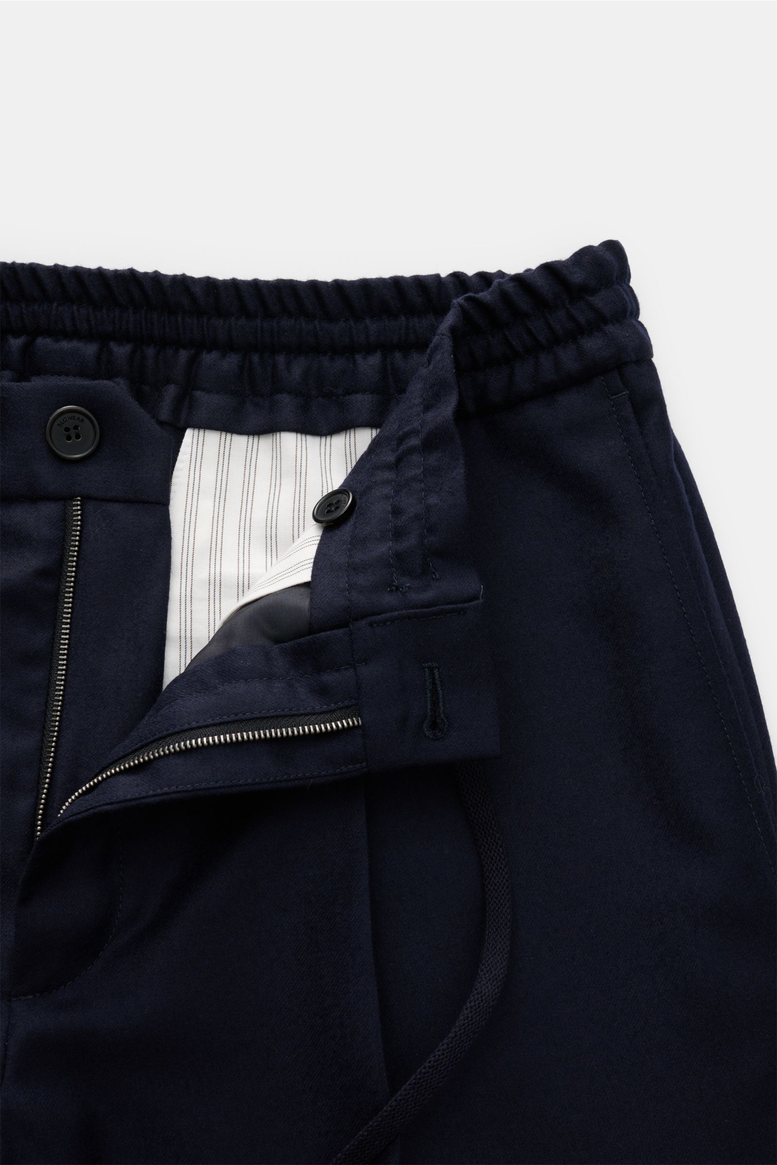 Close-up front view of Incotex Wool jogger pants navy showing elasticated waistband with drawstring, zip, waist button, and striped inner lining.

Description: For perfect looks: These jogger pants in high-quality, pure wool in a regular fit by INCOTEX