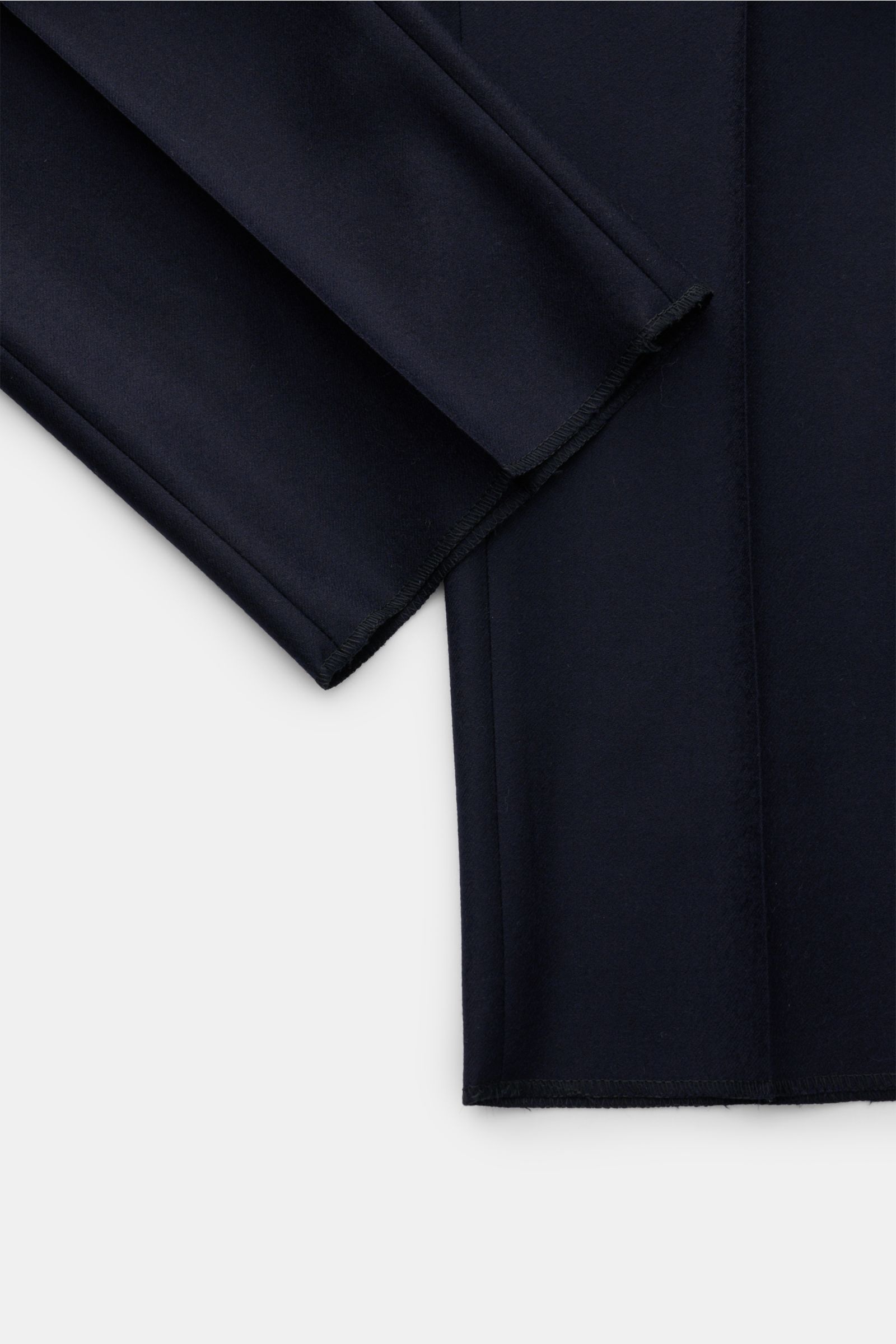 Close-up top-down view of navy Incotex Wool jogger pants showing fabric texture and open hem details.

For perfect looks: These jogger pants in high-quality, pure wool in a regular fit by INCOTEX are a casual alternative for creative office looks.
