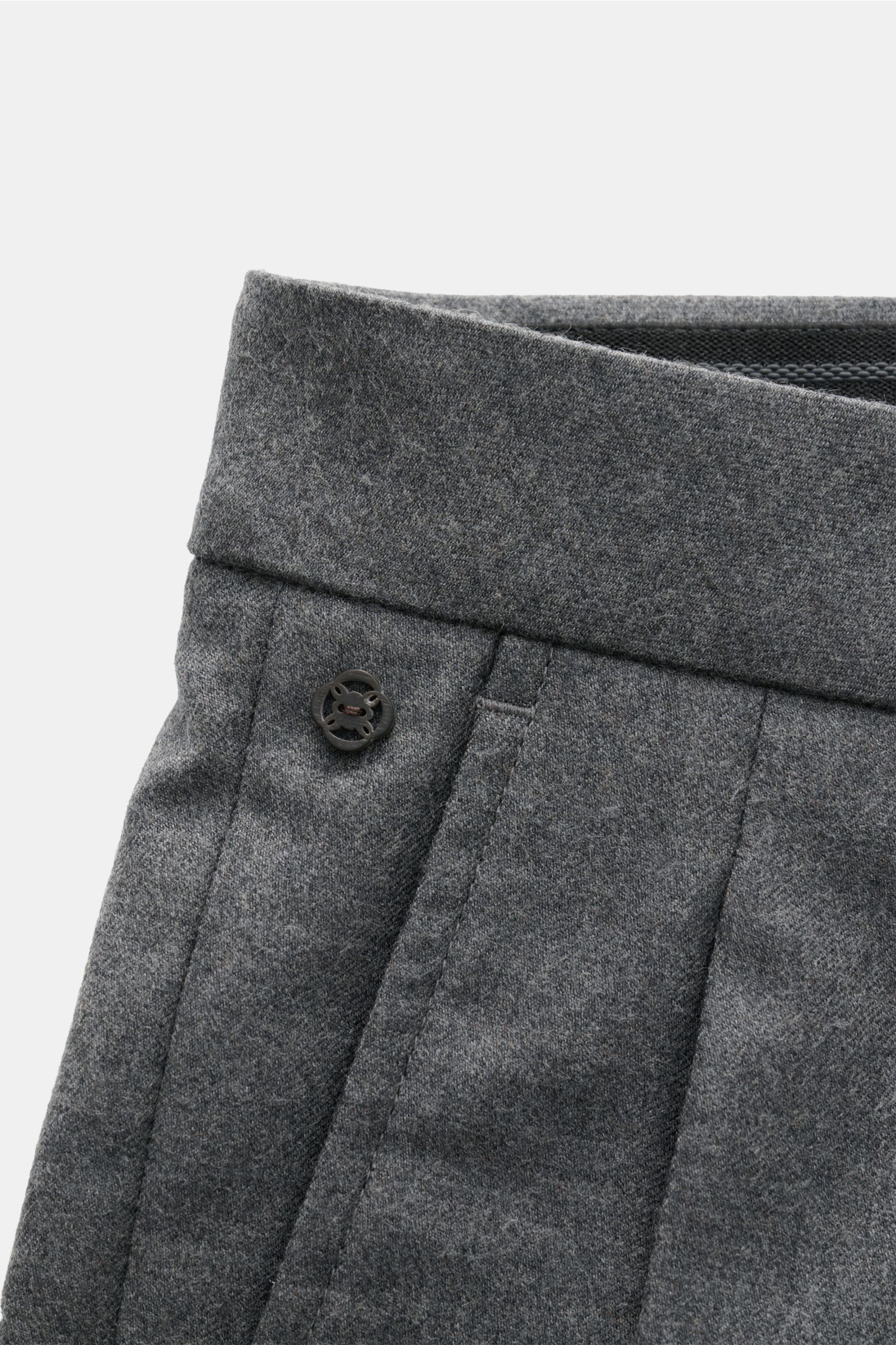 Close-up front view of the waistband and upper section of the GTA Wollhose 'Luca' dunkelgrau meliert, a tapered, cropped wool pants blend of fine twill Schurwolle and Cashmere with soft, smooth texture, featuring a flexible Waist Comfort Band, double plea