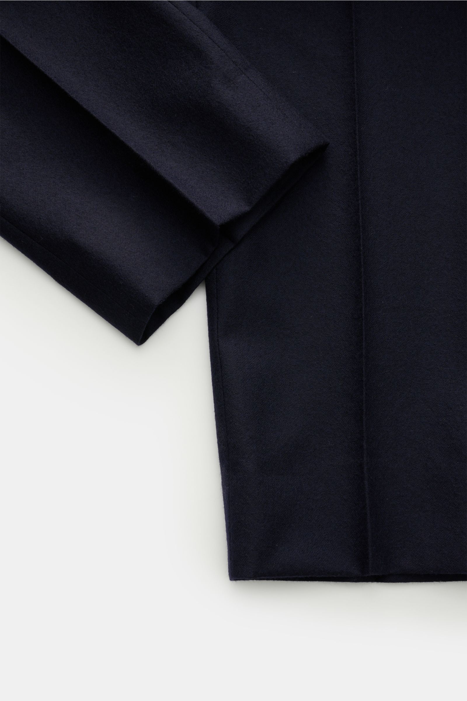 GTA Woll-Jogpants 'Dennis' navy, knöchellang, schmal zulaufend, weicher Griff, elastischer Bund, Reißverschluss, von oben fotografiert, reine Schurwolle.