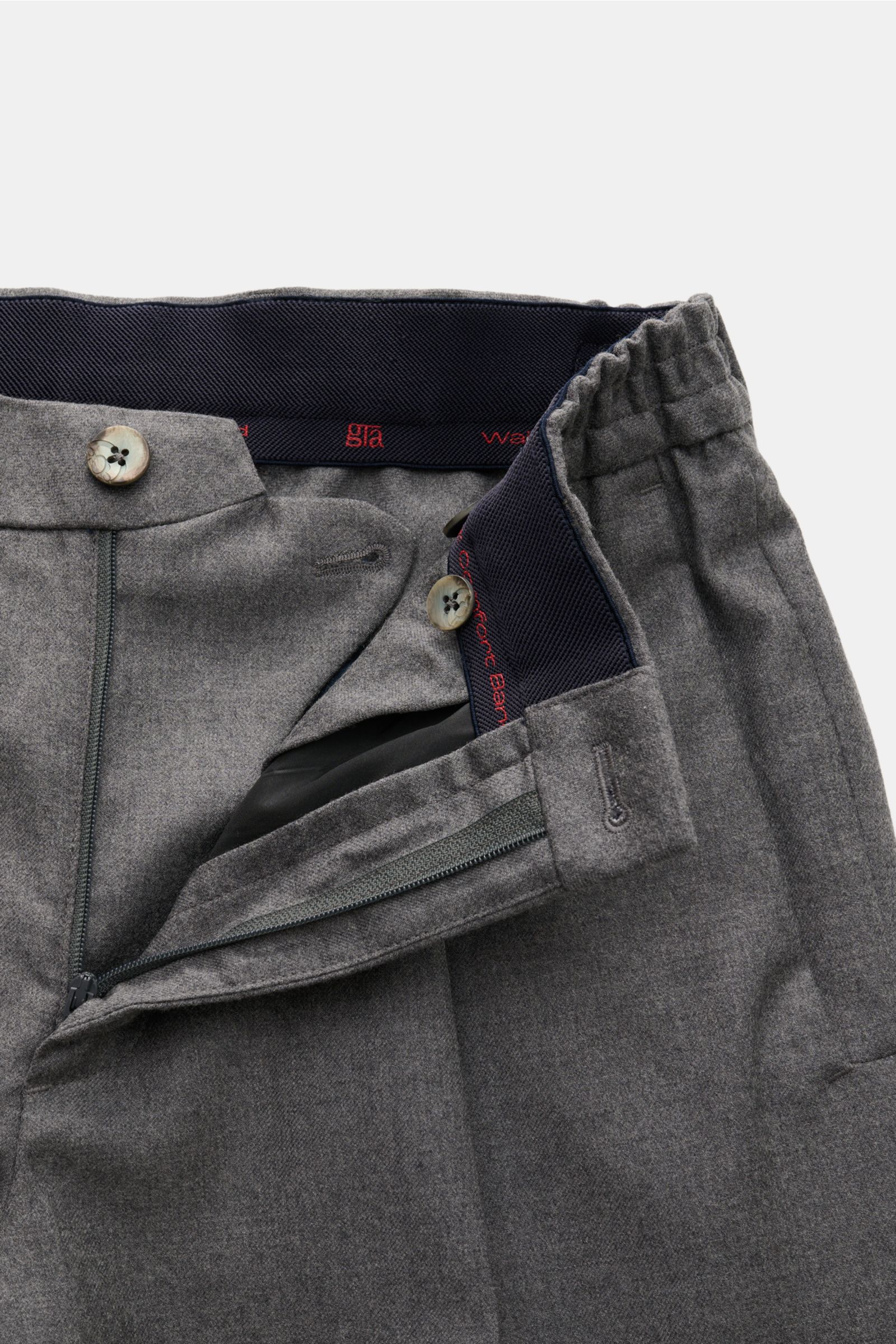 GTA Woll-Jogpants 'Dennis' dunkelgrau meliert, Detailansicht Bund mit Reißverschluss, Knopf, teilelastisch, weicher Schurwolle, Tapered Fit.