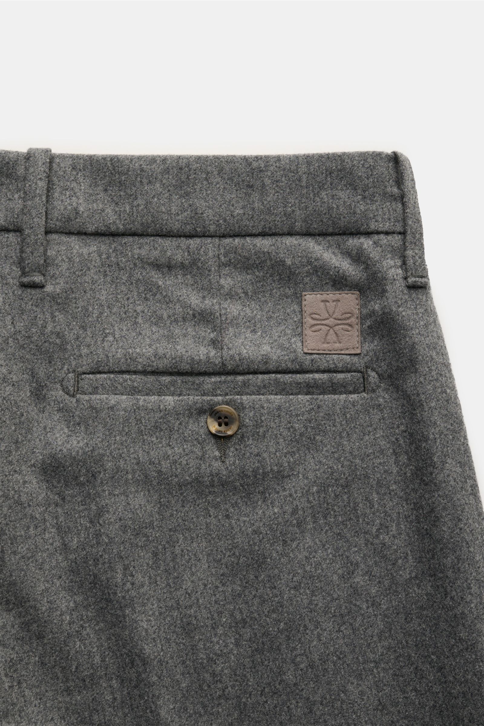 Jacob Cohen Wollhose 'Bobby' grau meliert, Rückansicht, reine Wolle, Slim Fit, schmal zulaufend, weicher Griff, Reißverschluss, Bundknopf, französische Taschen, paspelierte Münztasche, Gesäßtaschen mit Knopf, kleines Verloursleder-Patch.