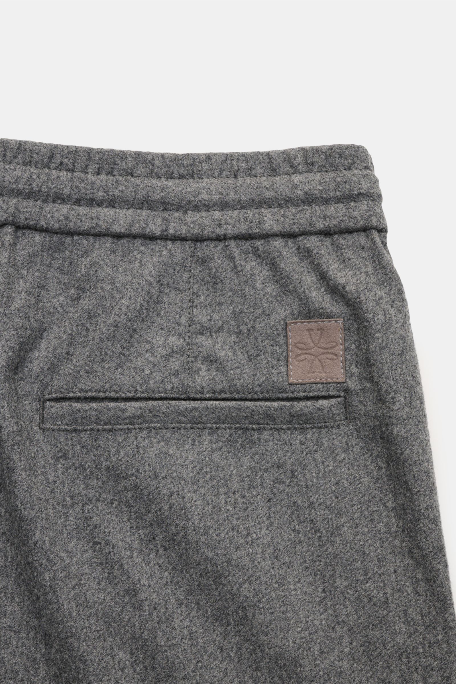 Jacob Cohen Woll-Jogpants 'Daniel' grau meliert, Detail-Rückansicht mit elastischem Bund, paspelierter Gesäßtasche, weicher Schurwolle, Tapered Fit.