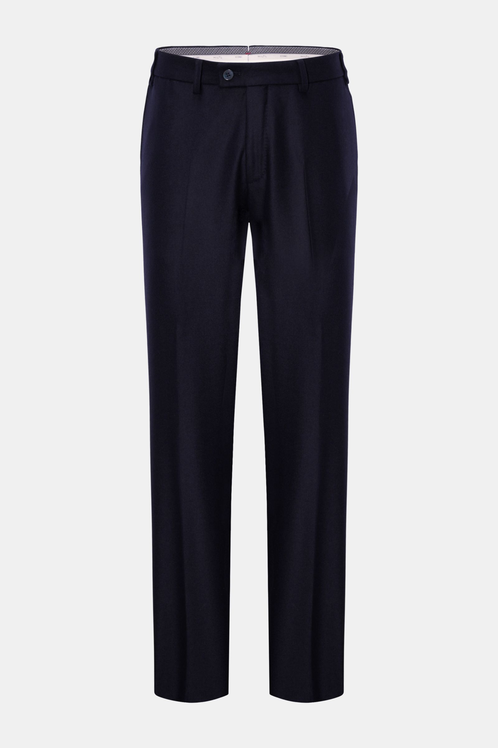 Front view of Hiltl Wollhose 'Piacenza' dark navy, tailored wool trousers with regular fit, straight cut, zipper, button, and pockets.

Description: Office Essential: Die HILTL Hose 'Piacenza' vereint präzise Schneiderkunst mit modernem Komfort und wir