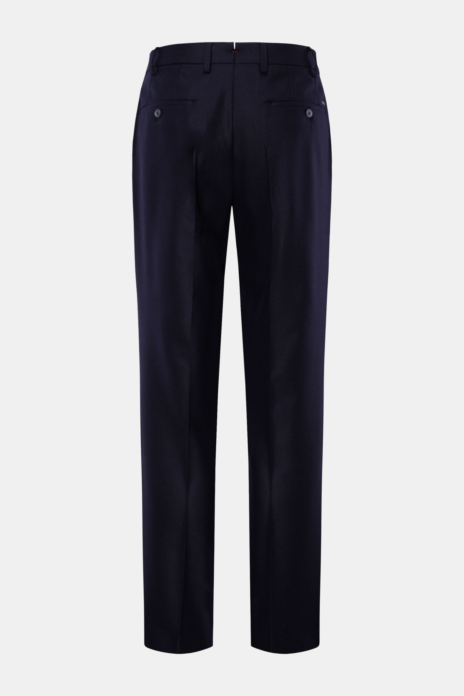 Rear view of Hiltl Wollhose 'Piacenza' dark navy, showing straight-cut wool twill trousers with buttoned back pockets.

Office Essential: Die HILTL Hose 'Piacenza' vereint präzise Schneiderkunst mit modernem Komfort und wird so zum unverzichtbaren Basi