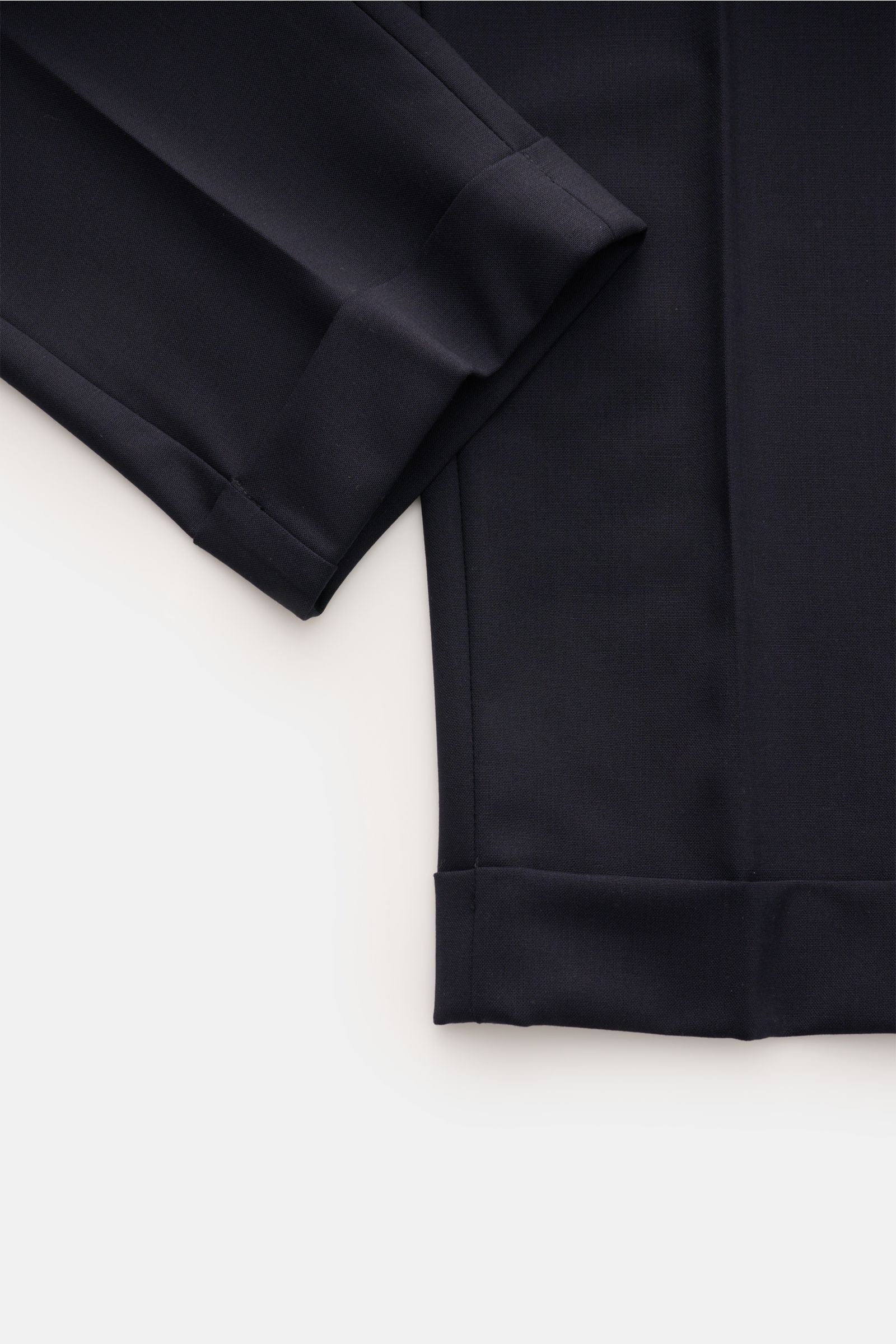 Marco Pescarolo Woll-Jogpants 'Caracciolo' navy, Detailansicht von unten, schmal zulaufend mit fixiertem Saumaufschlag, feine Schurwolle mit leichtem Stretch.