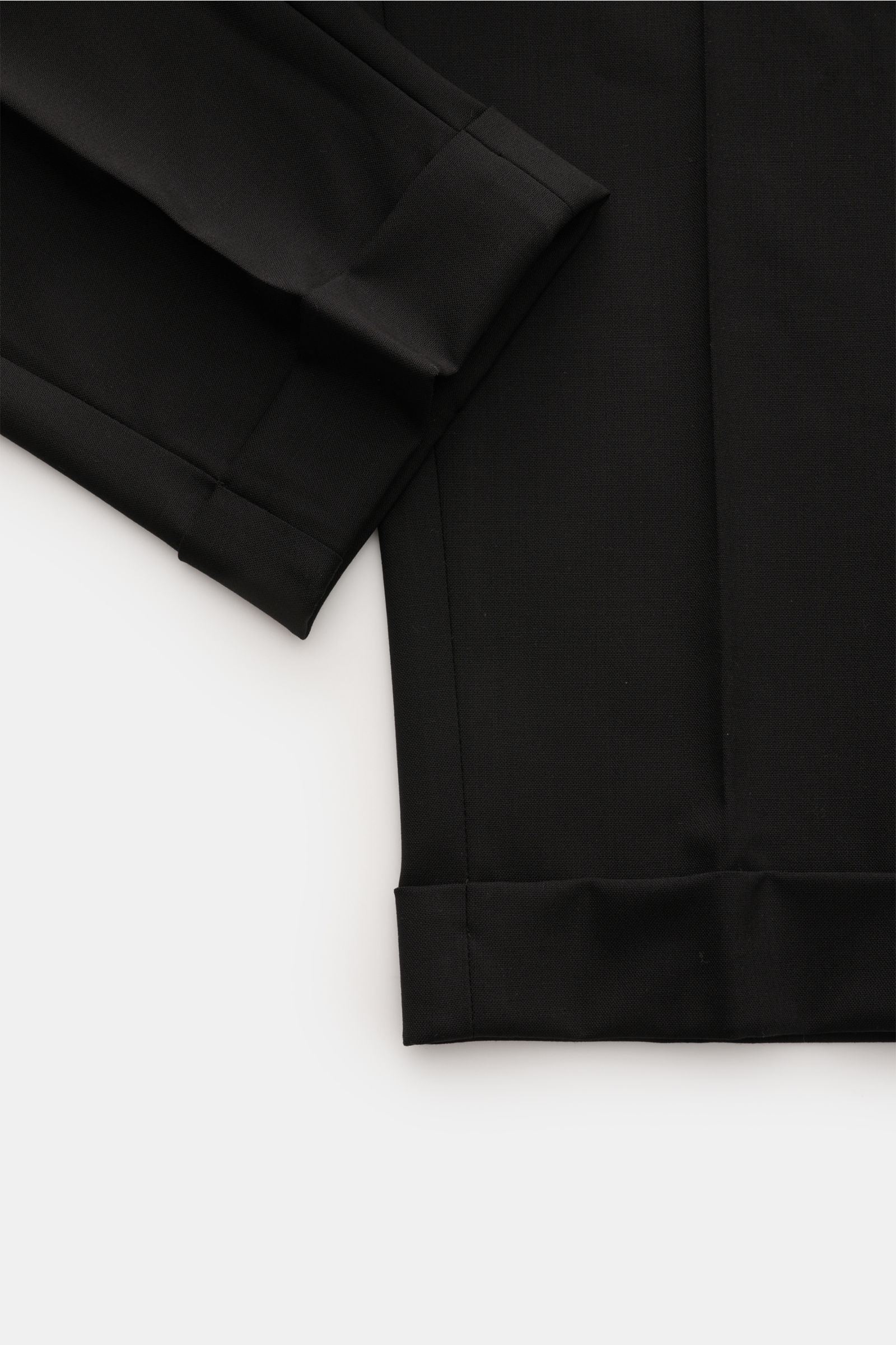 Marco Pescarolo Woll-Jogpants 'Caracciolo' schwarz, Detailaufnahme von fixiertem Saumaufschlag und schmal zulaufendem Bein aus leicht elastischer Schurwolle.