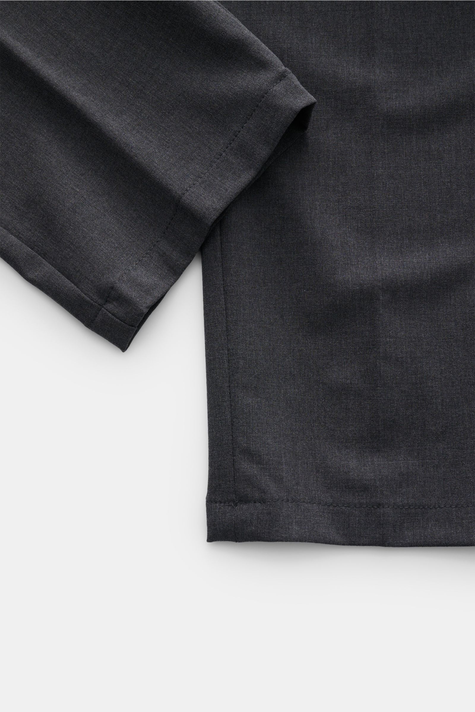 Close-up view of the hem and lower leg of the Marco Pescarolo Wollhose 'Evo' dunkelgrau meliert, showcasing its soft, elastic wool fabric with a very slim, regular fit and part-elastic waistband. Exquisite Fertigung und Materialqualität sind kennzeichnend