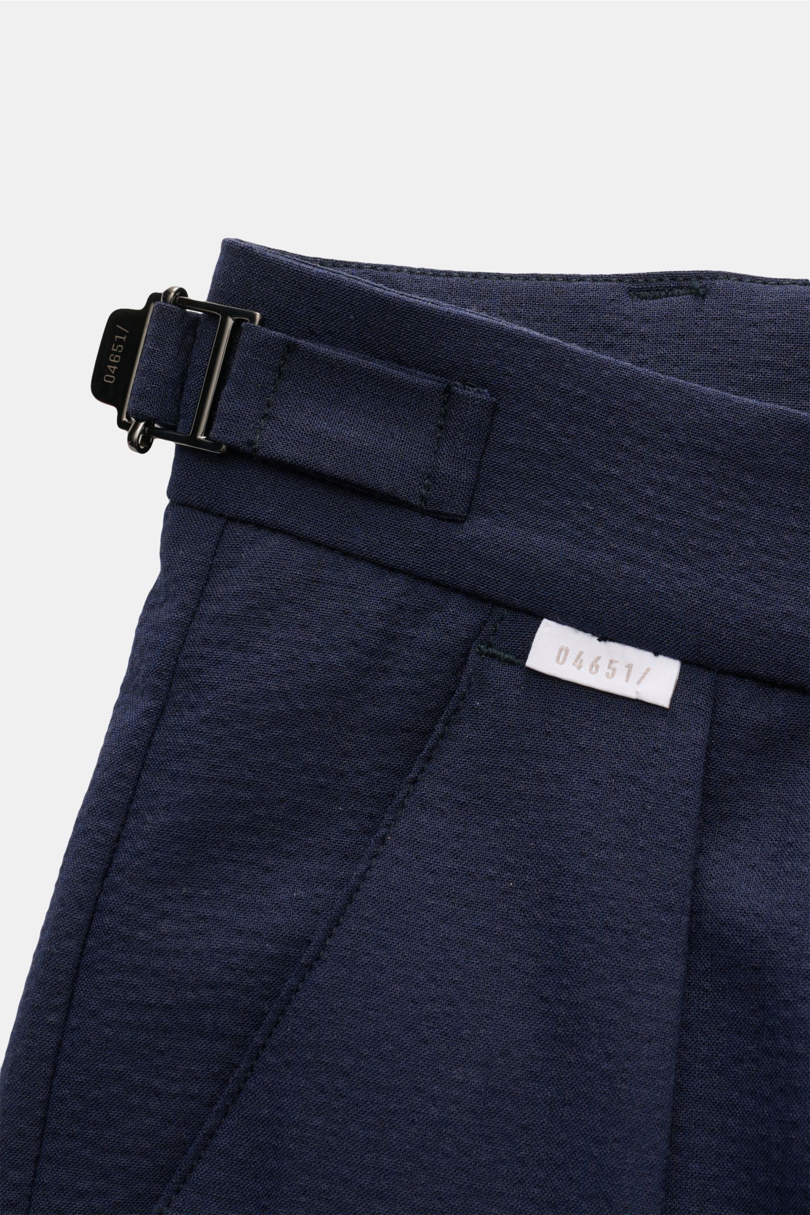 Close-up front view of the waistband of 04651/ A trip in a bag Seersucker trousers navy, showing tapered fit, seersucker fabric in wool and microfibre with typical fabric feel, zip and waist button, double pleat, side adjusters, French pockets, regular th