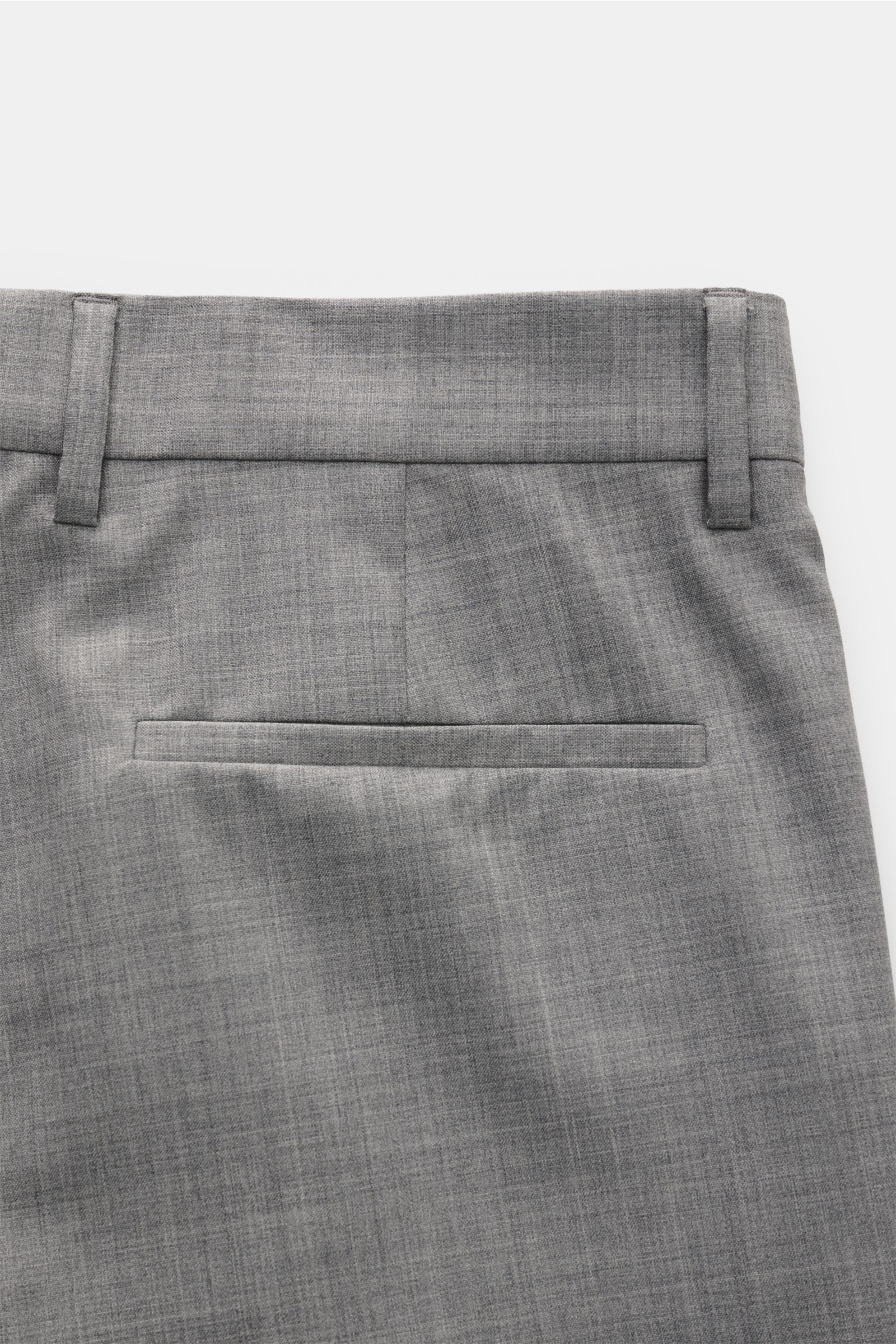 Close-up of the back pocket and waistband of the Brunello Cucinelli Wollhose grau meliert, photographed from the rear top angle. 

Ikonisches Essential in italienischer Luxusausführung: Die edle Wollhose mit klassischer Bundfalte von BRUNELLO CUCINELLI
