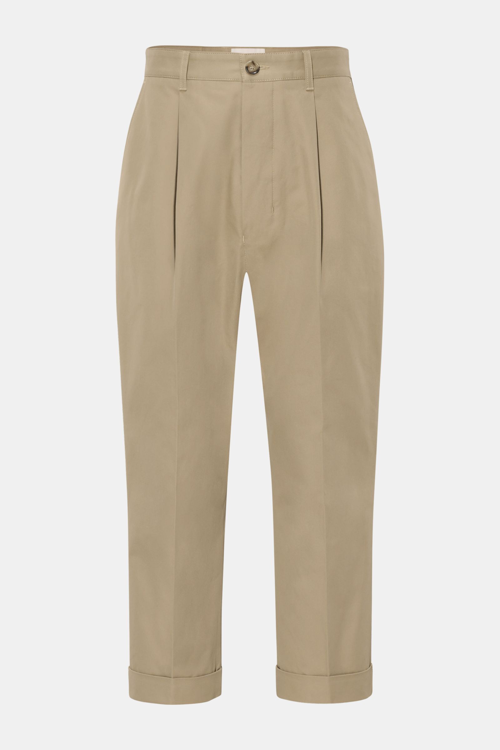 Ami Paris Chino 'Carrot Oversized' sand, Frontansicht, kurze Chino aus reiner Baumwolle mit hohem Bund, fixiertem Saumaufschlag, Tapered Fit und geknöpften Gesäßtaschen.