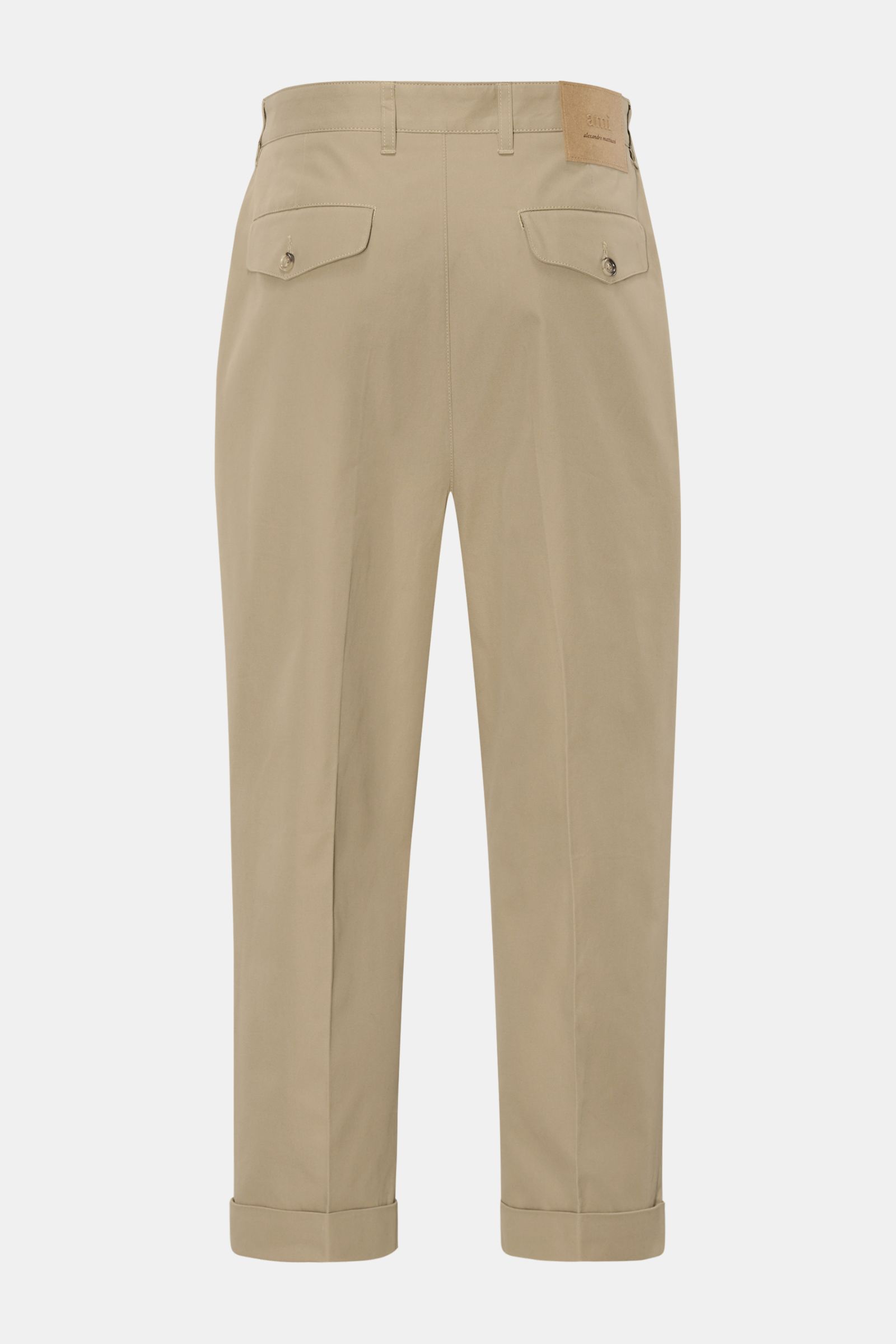 Ami Paris Chino 'Carrot Oversized' sand, Rückansicht, knöchellang, gerader Schnitt, fixierter Saumaufschlag, geknöpfte Gesäßtaschen, reine Baumwolle, Tapered Fit.
