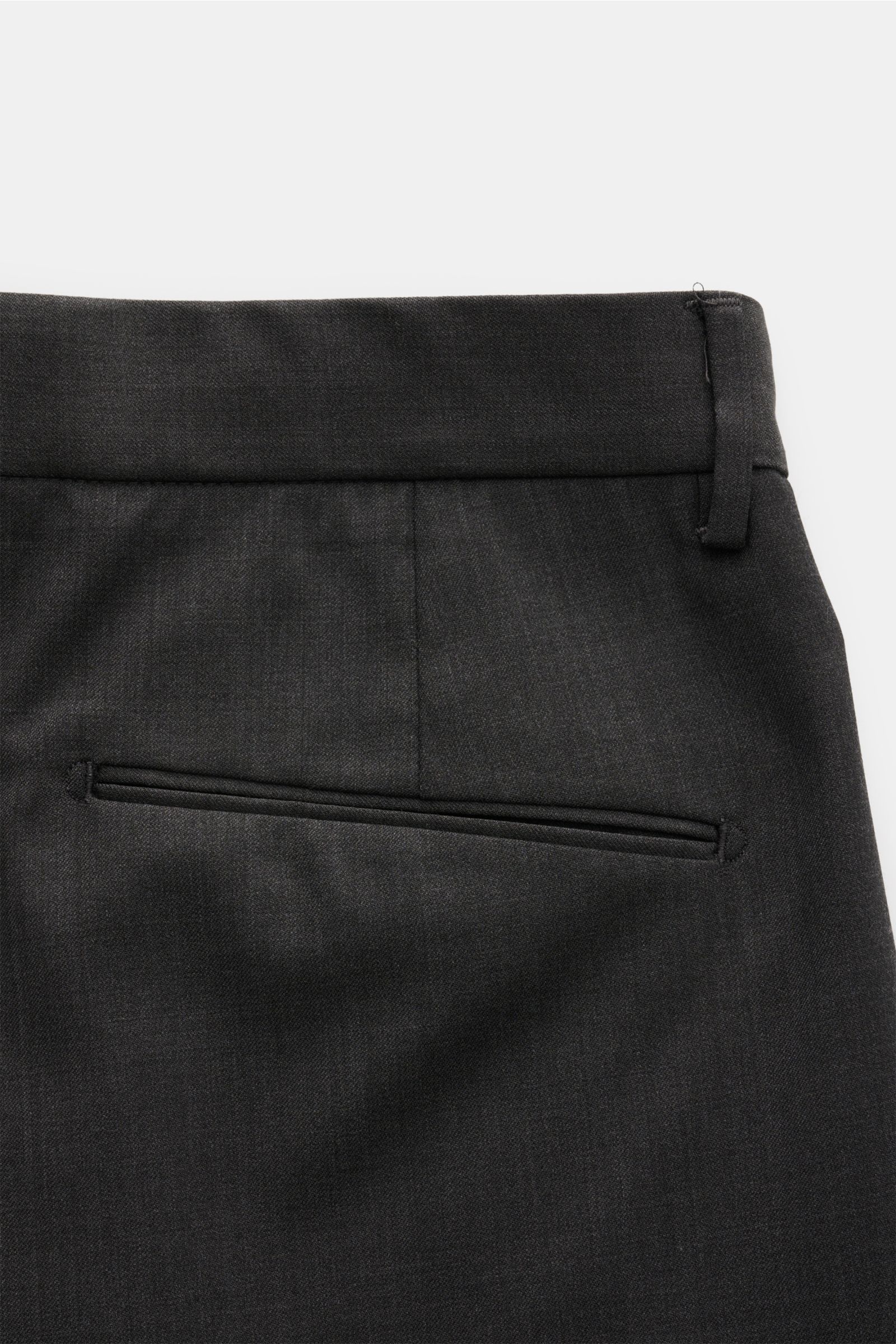 Santaniello Wool trousers 'Arsenio' dark grey shown from the back waist close-up, featuring jetted back pocket, belt loop, and smooth pure wool fabric. For stylish office looks: Their incomparable comfort makes the wool trousers 'Arsenio' by SANTANIELLO a