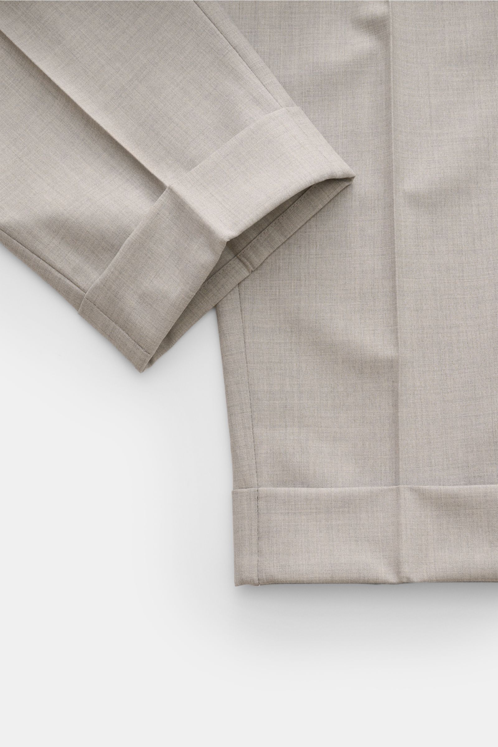 PT Torino Wollhose 'Carrot Fit' hellgrau meliert, Detailaufnahme von unten, knöchellang, schmal zulaufend mit fixiertem Saumaufschlag aus elastischer Schurwolle.