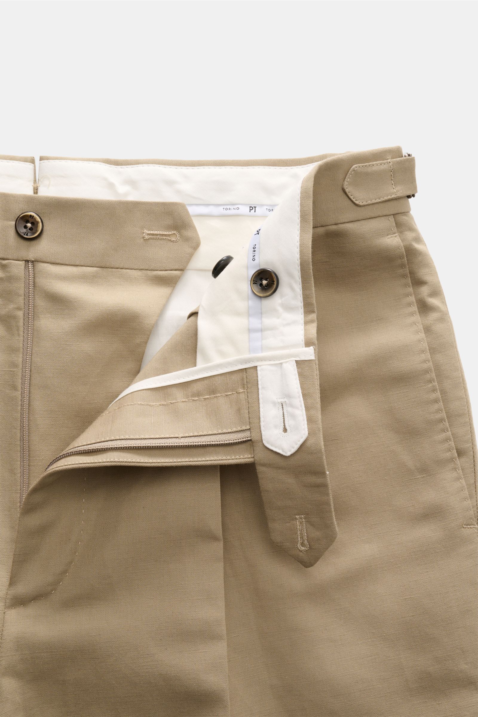 Close-up front view of PT Torino Trousers 'Gentleman Fit' beige, showing open waistband with buttons, zipper, and side adjuster.

For these exclusive 'Gentleman Fit' trousers, PT TORINO has chosen a summery blend of linen and cotton – the perfect model