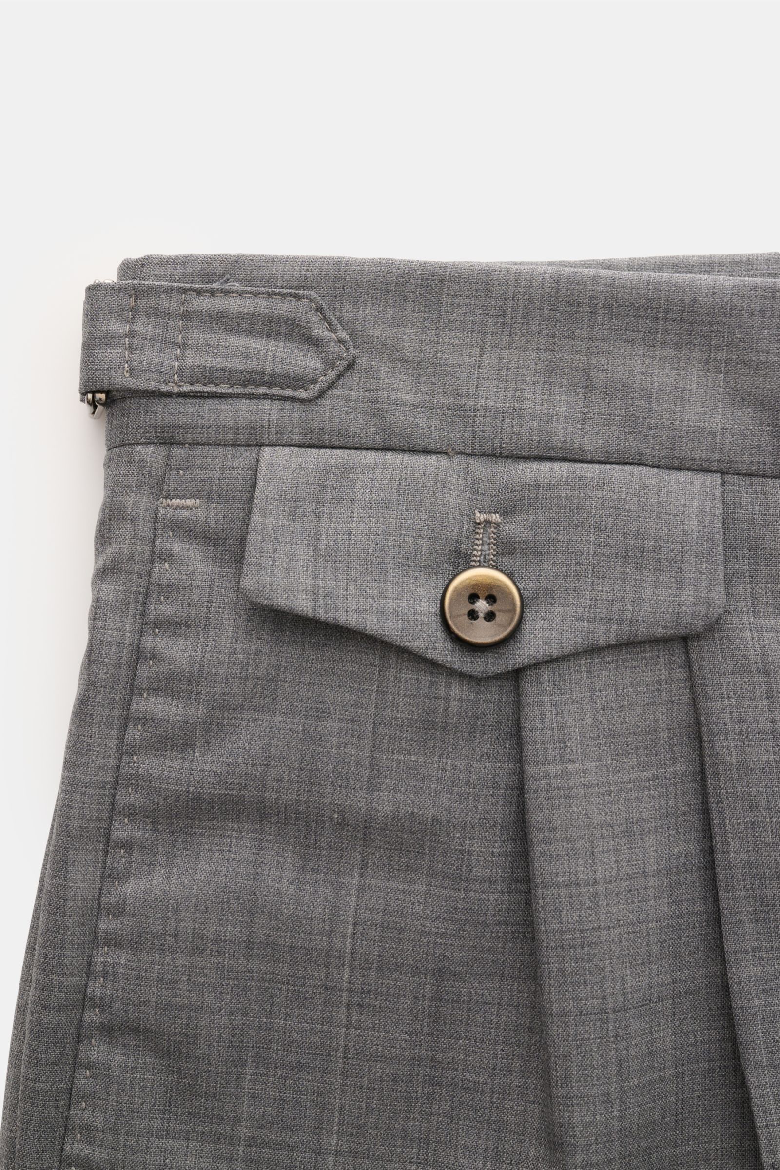 Close-up front view of PT Torino Wool trousers 'Gentleman Fit' grey mottled, showcasing lightweight Super 130'S virgin wool fabric, side adjuster, double pleat, and buttoned watch pocket. 

Description: For the exclusive trousers 'Gentleman Fit', PT TORIN