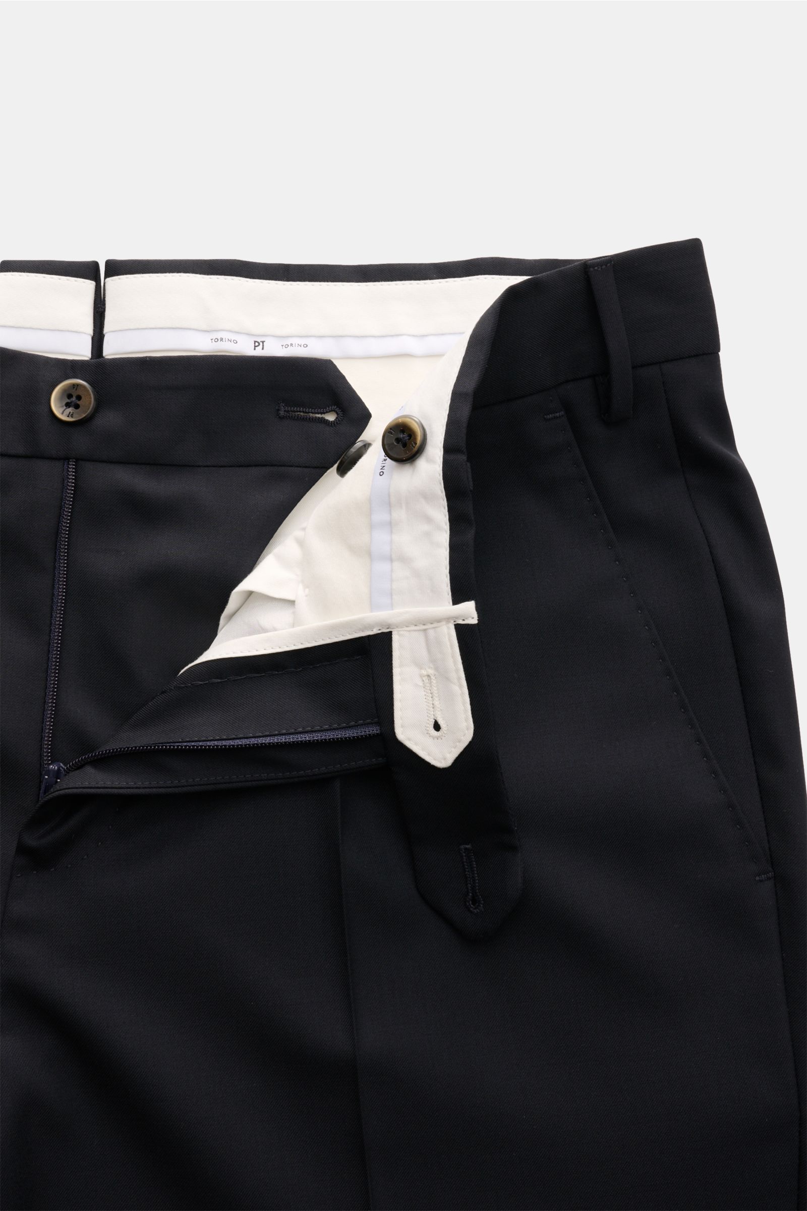 PT Torino Wollhose 'City' schwarz, aus super feiner 160'S Schurwolle, Regular Fit, mit Reißverschluss, Bundknöpfen und französischen Taschen, Detailansicht.