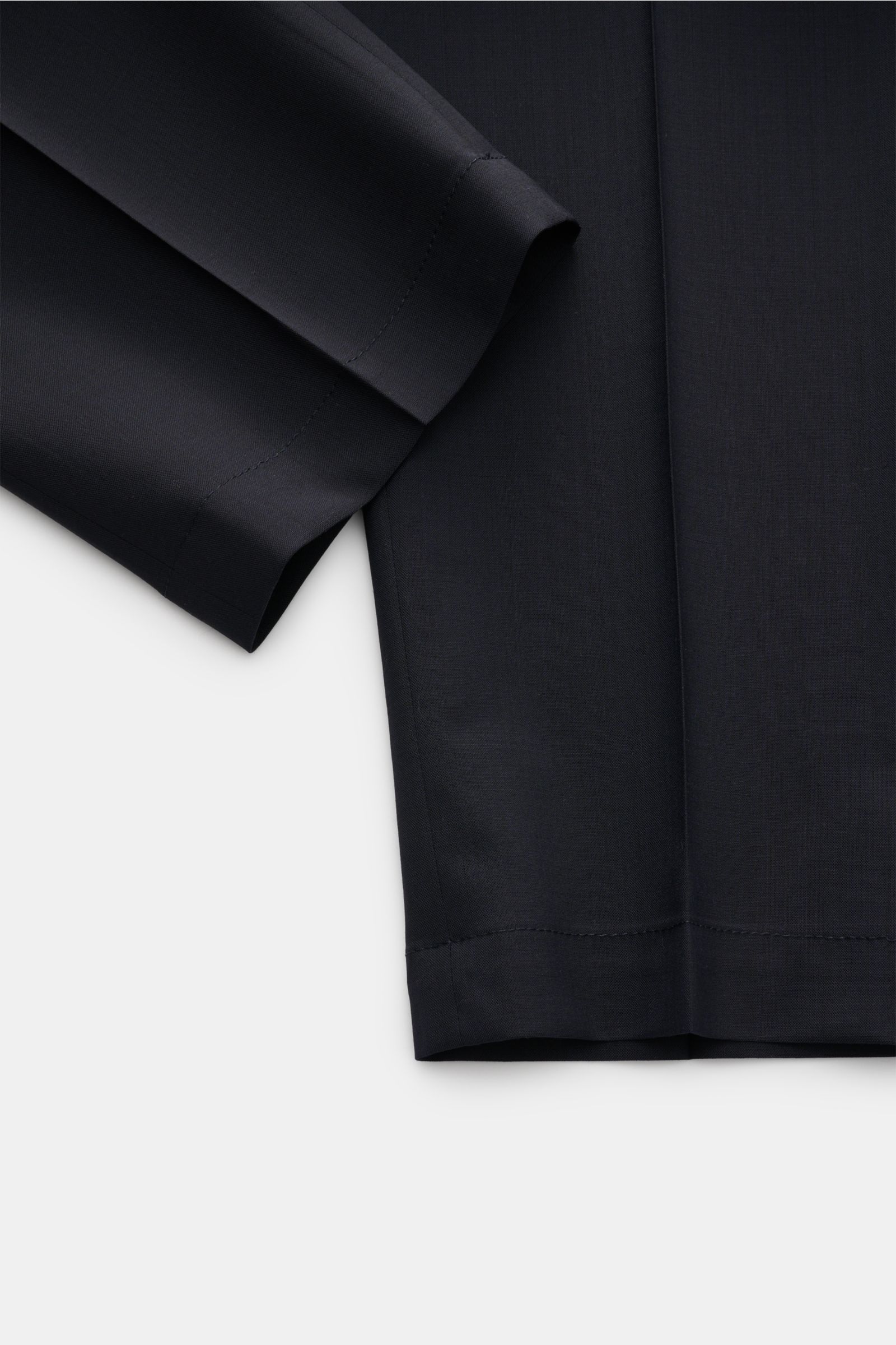 Briglia 1949 Woll-Jogpants 'Wimbledon' dark navy, Detailaufnahme der Beinabschlüsse, weicher Griff, leichter Stoff, tapered Fit, hoher Bund