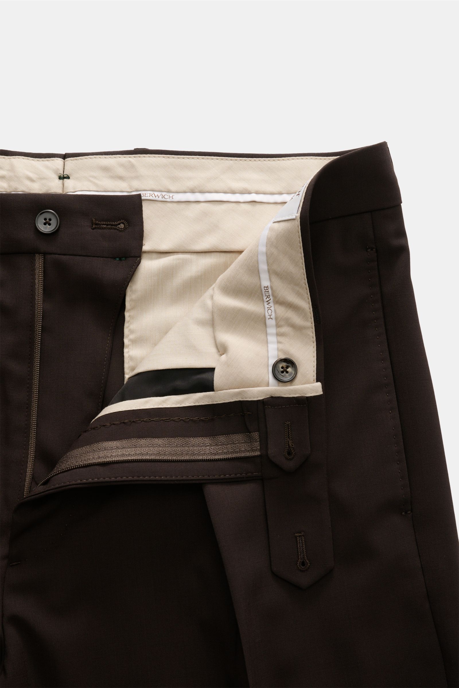 Close-up front view of Berwich Wool trousers 'Chiaia' dark brown, showing open waistband, zip, button, and beige inner lining.

The wool trousers 'Chiaia' by BERWICH give expression to traditional Italian tailoring with a modern tapered fit, slightly s