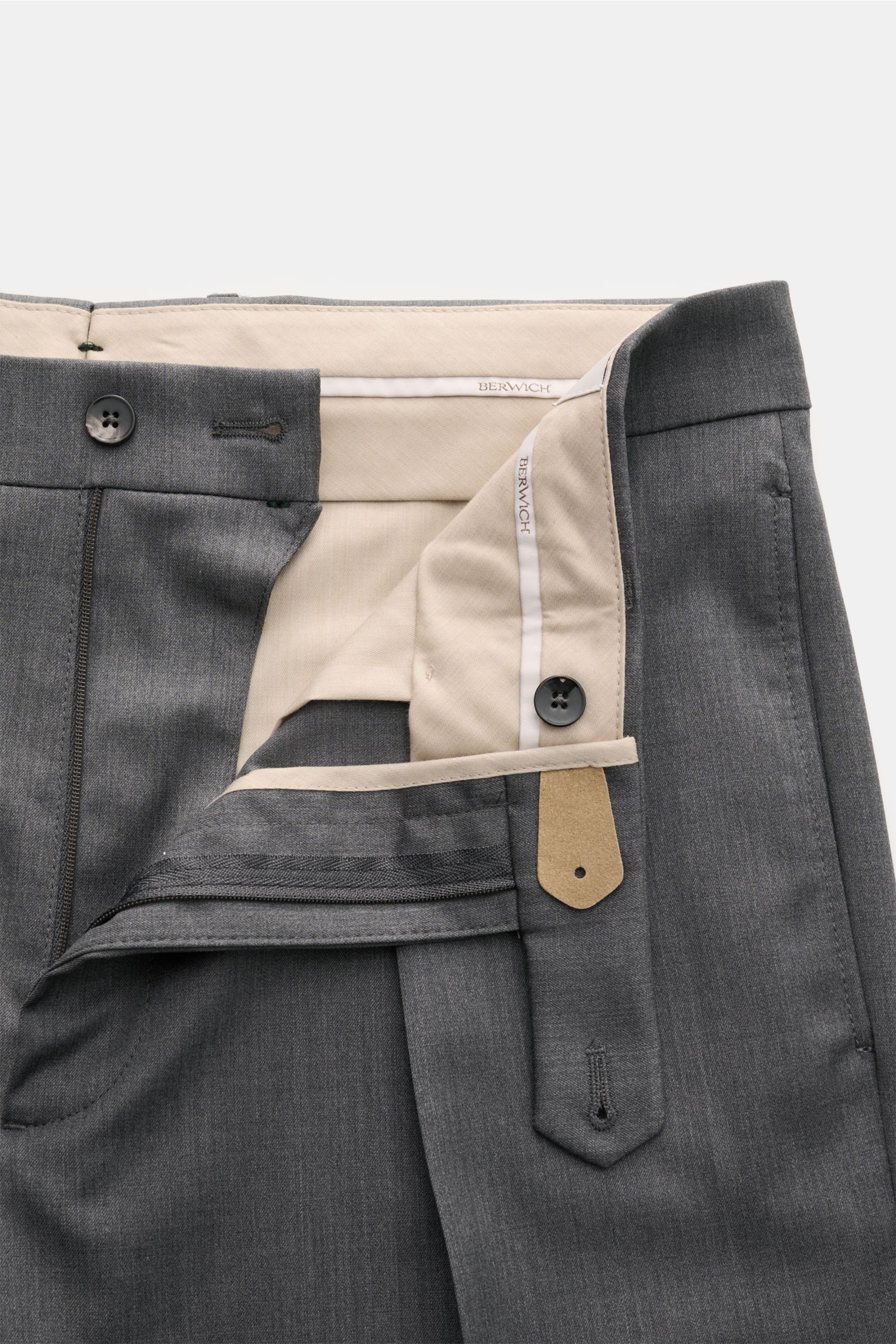Berwich Wollhose 'Chiaia' grau meliert von vorne offen mit Reißverschluss, Bundknöpfen, Tapered Fit, leichter Schurwolle und feiner Linienführung.