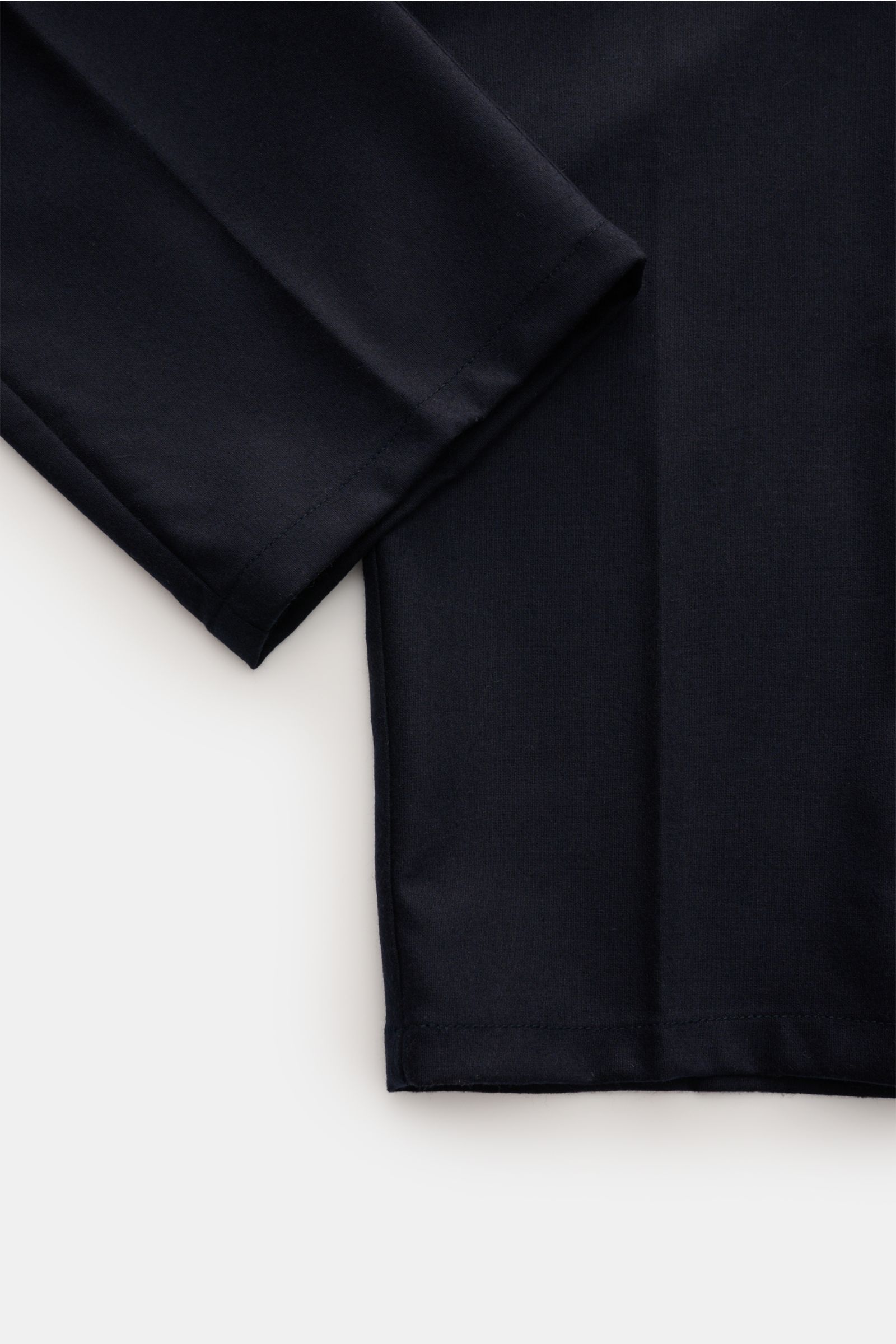 04651/ A trip in a bag Woll-Jogpants 'Flannel Pants' navy, Detailfoto von Saum und Bein, weicher Woll-Flanell mit Stretch, Tapered Fit.