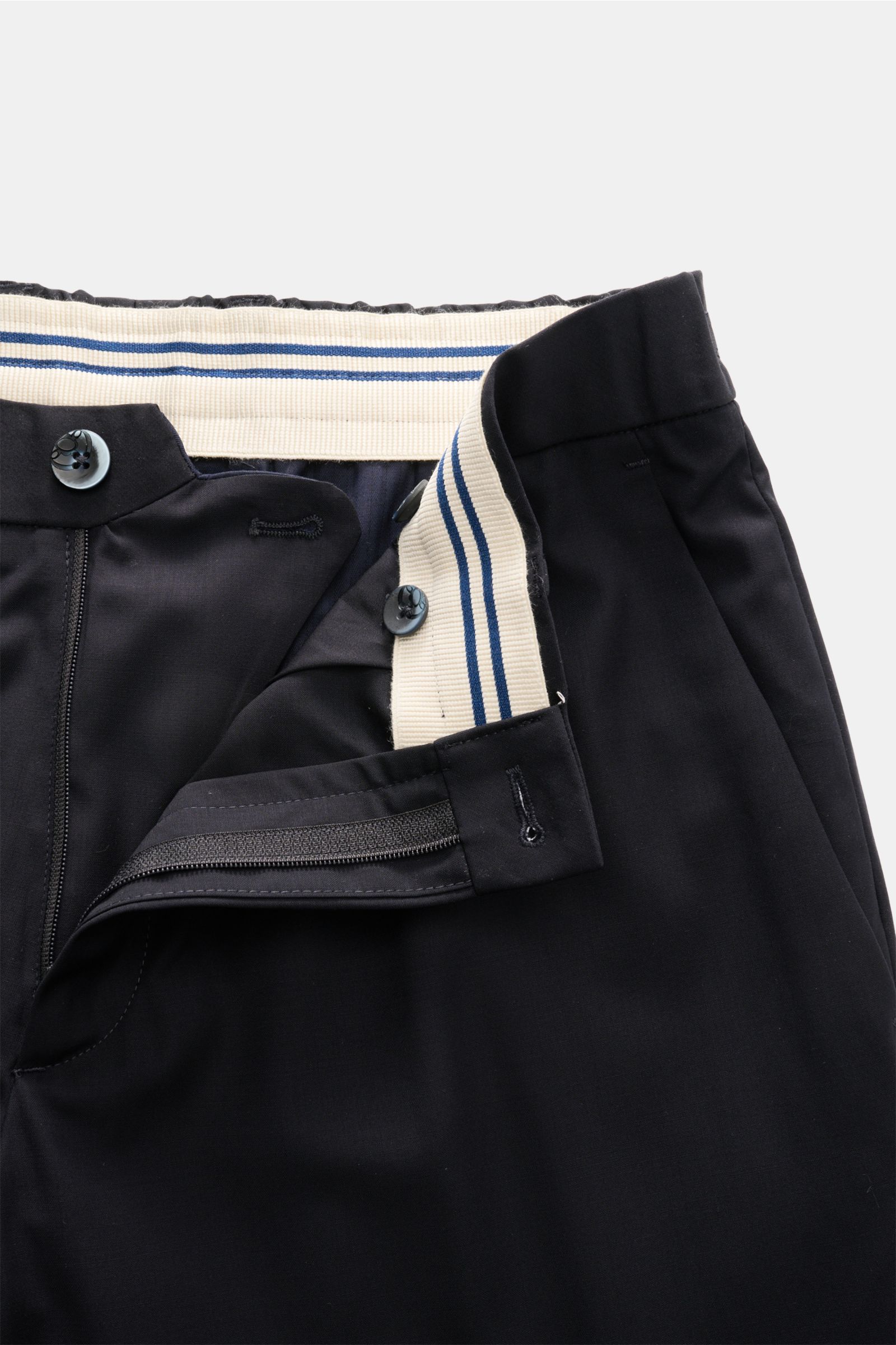 GTA Wollhose 'Davide' dark navy in Nahaufnahme von innen, zeigt Bund mit Reißverschluss, Knopf, elastischem Band, glattem Griff, Schurwolle.