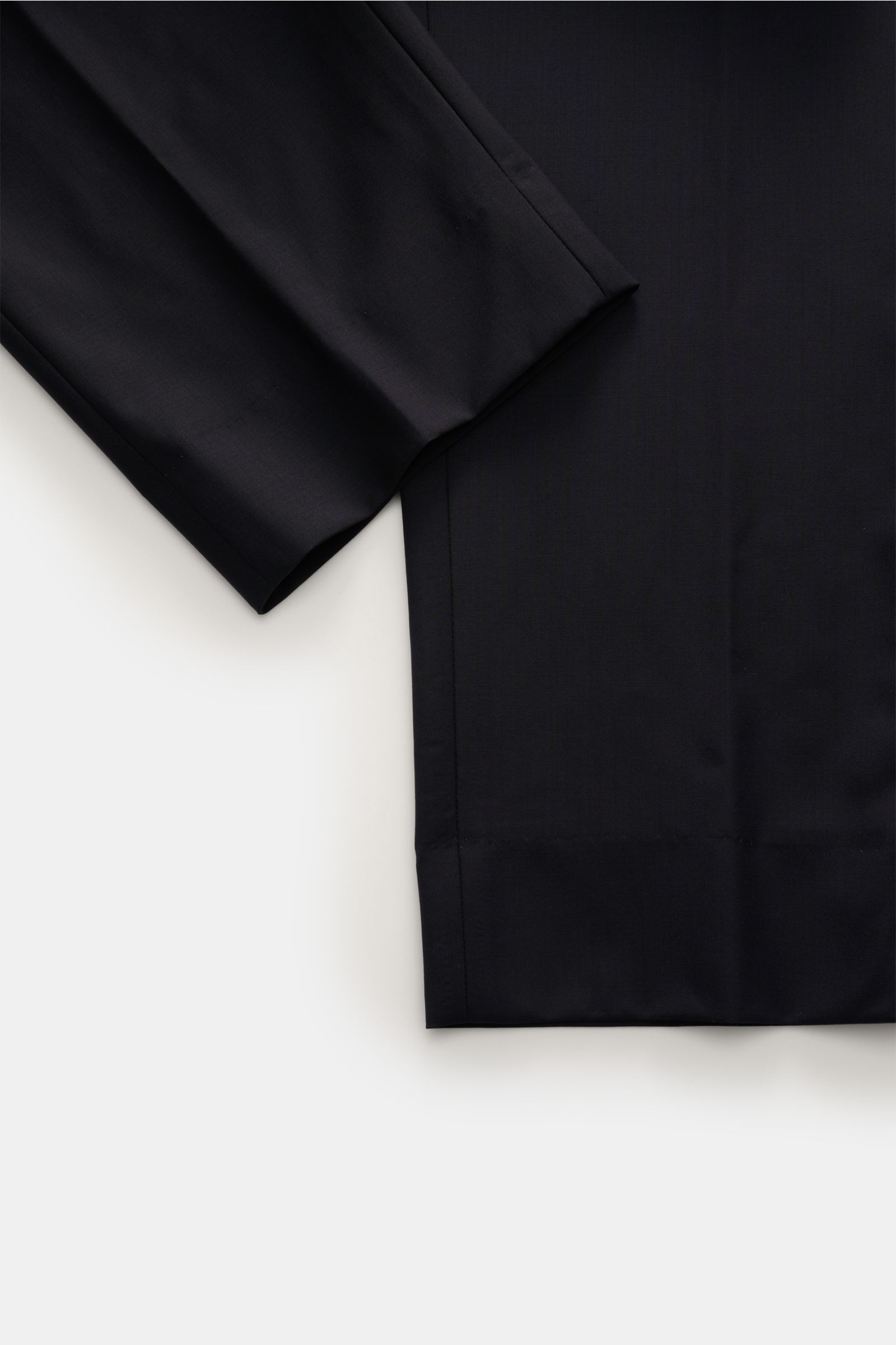 GTA Wollhose 'Davide' dark navy, Detailaufnahme der verkürzten, sehr schmal zulaufenden Beinenden aus reiner Schurwolle, glatter Griff.