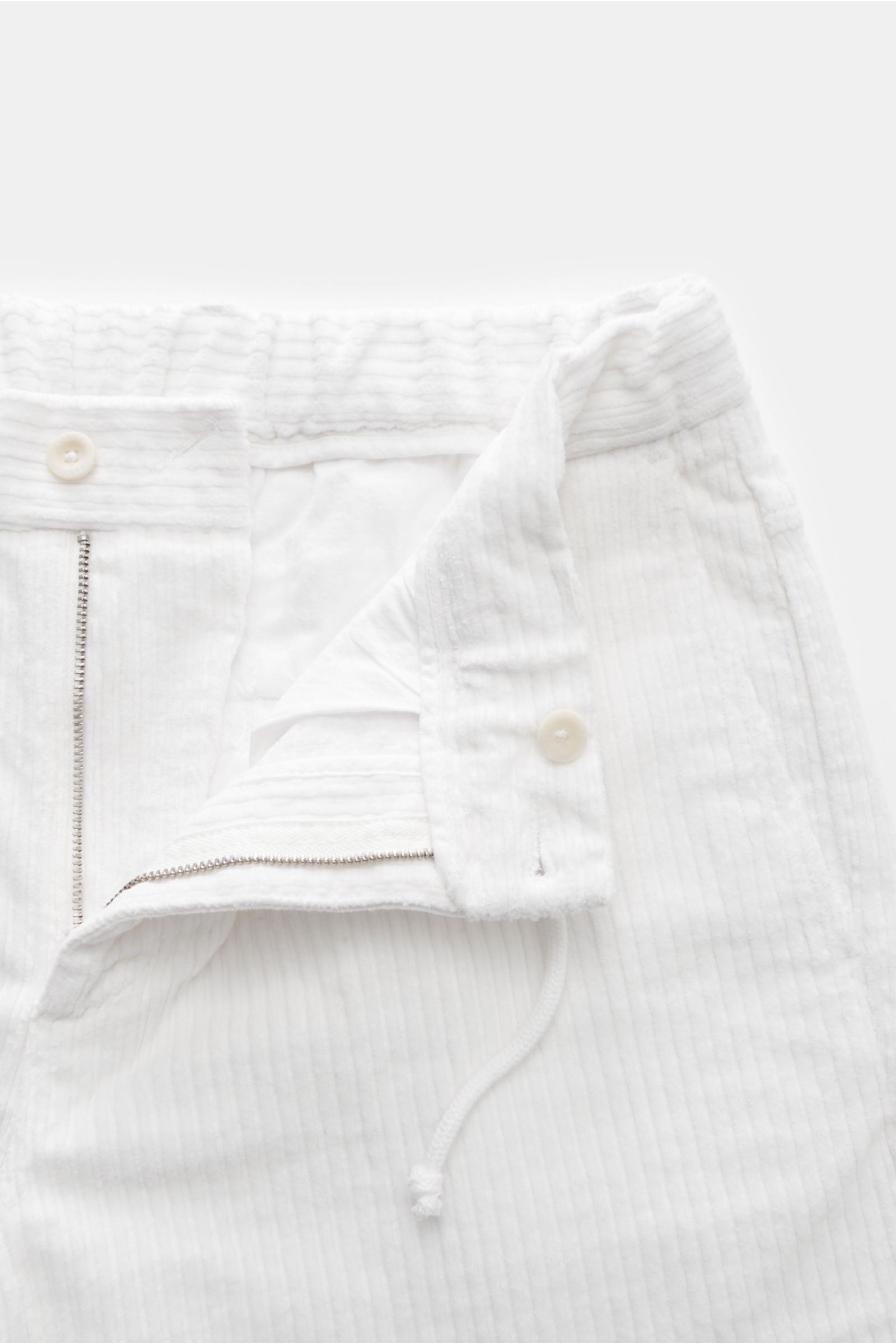 04651/ A trip in a bag Cord-Jogpants weiß