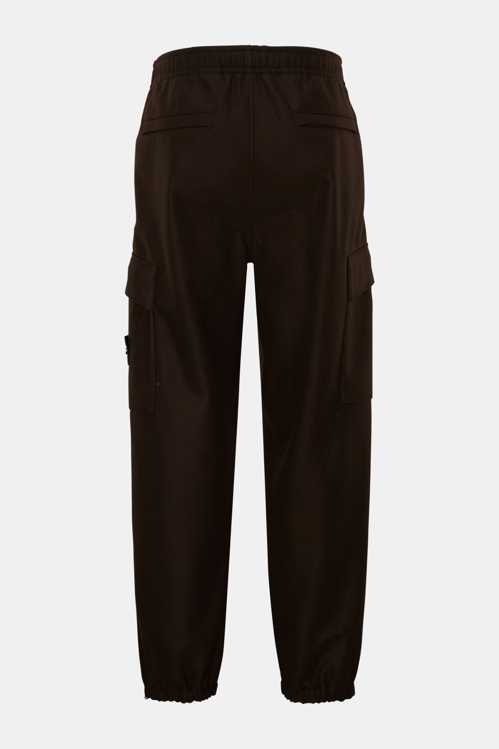 Stone Island Cargo-Jogpants 'Flannel Ghost Piece' dunkelbraun, knöchellang, schmal zulaufend, elastischer Bund, Cargo-Taschen, Kompass-Badge, Rückansicht.