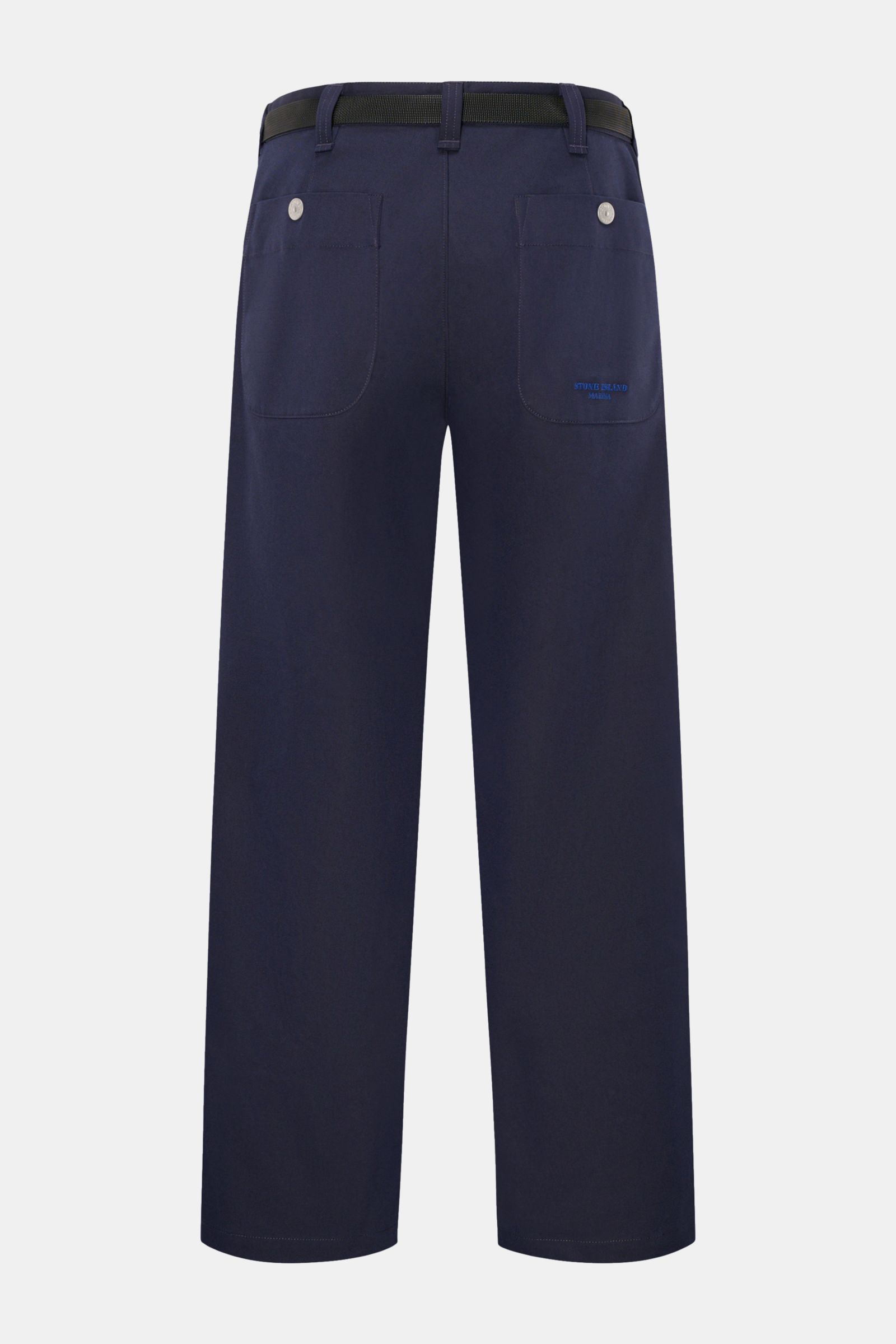 Stone Island Chino 'Marina' navy, Rückansicht, marineblaue Baumwollhose mit kurzem, geradem Schnitt, Taschen, Knöpfen und Nylonbandgürtel.