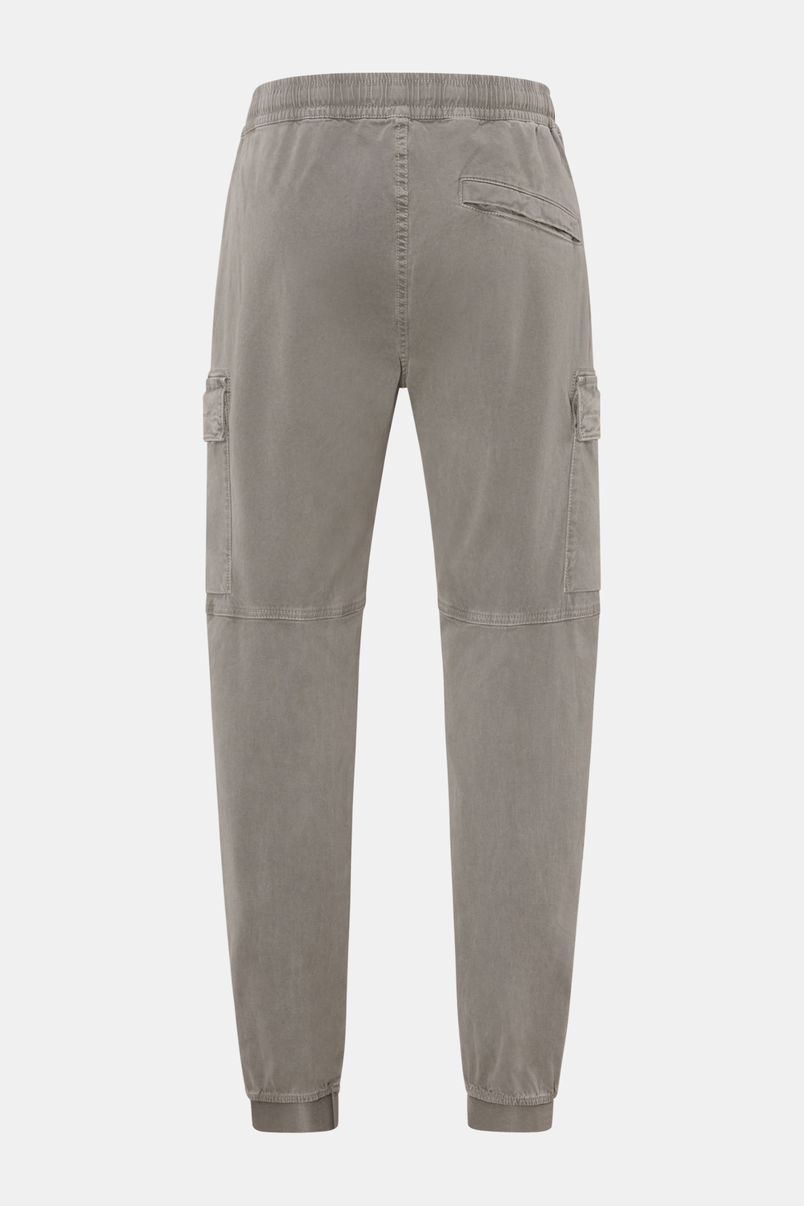 Stone Island Cargo-Jogpants grau, hinten fotografiert, aus elastischer Bio-Baumwolle mit Cargo-Taschen, elastischem Bund und Kompass-Badge.