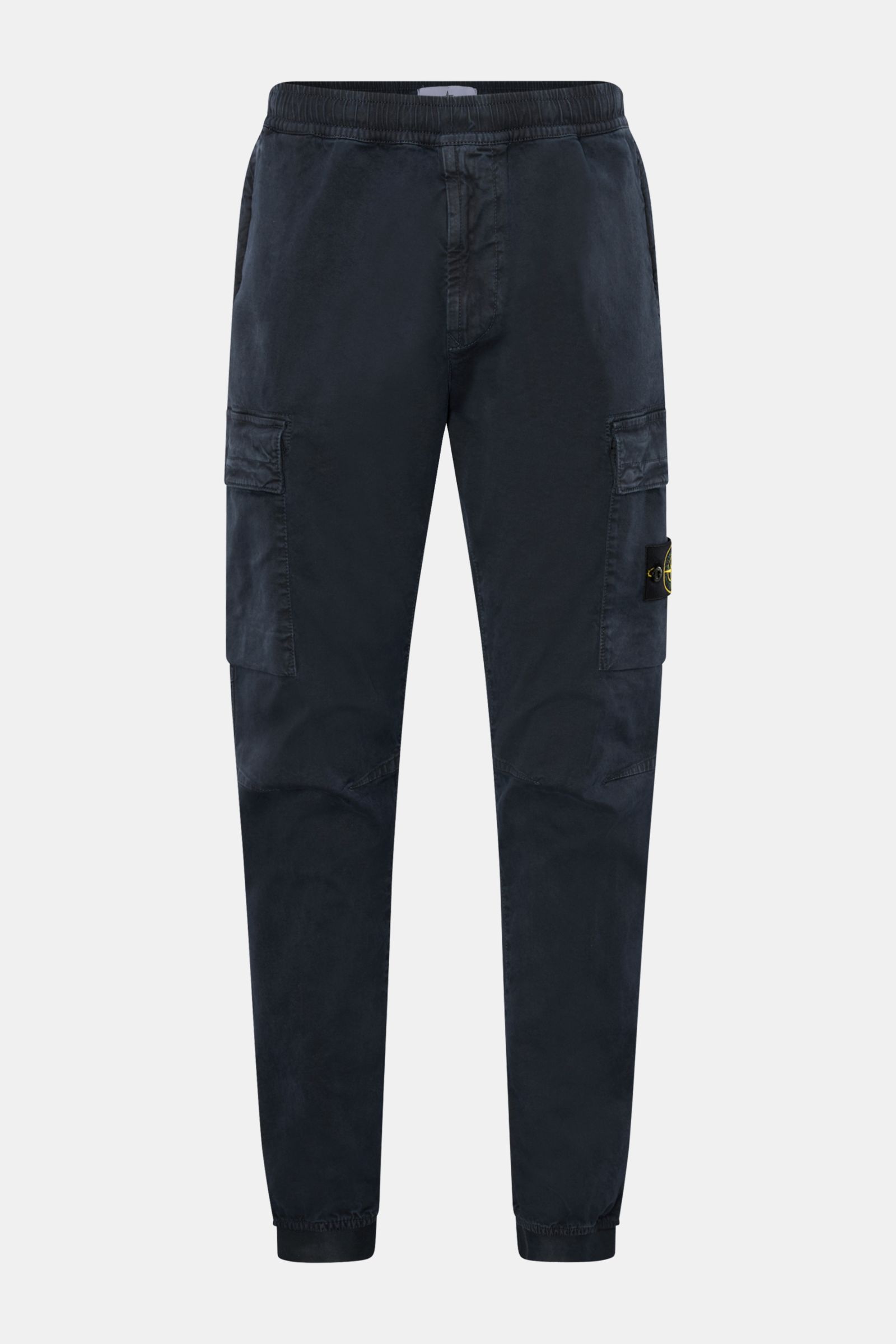 Stone Island Cargo-Jogpants navy, frontale Aufnahme, aus elastischer Bio-Baumwolle, kurzer Schnitt, Tapered Fit, Cargo- und Zipper-Taschen, Kompass-Badge.