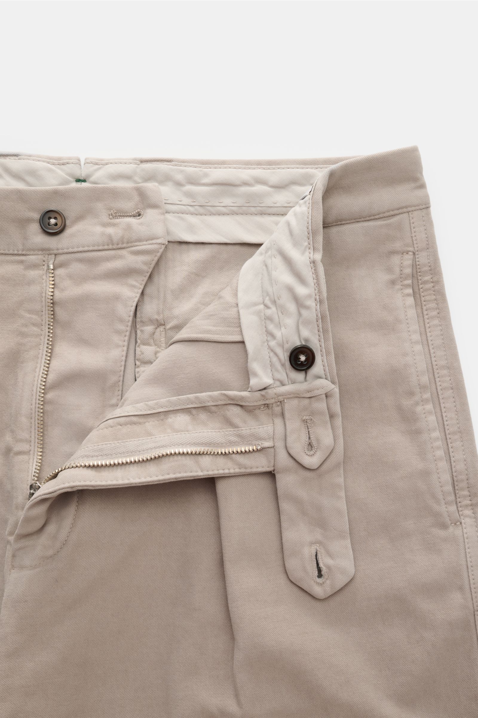 Berwich Baumwollhose 'Chiaia' beige aus softem Baumwoll-Flanell, leicht elastisch, weicher Griff, Tapered Fit, knöchellang, Reißverschluss, Bundknöpfe, Taschen, einfache Bundfalte.