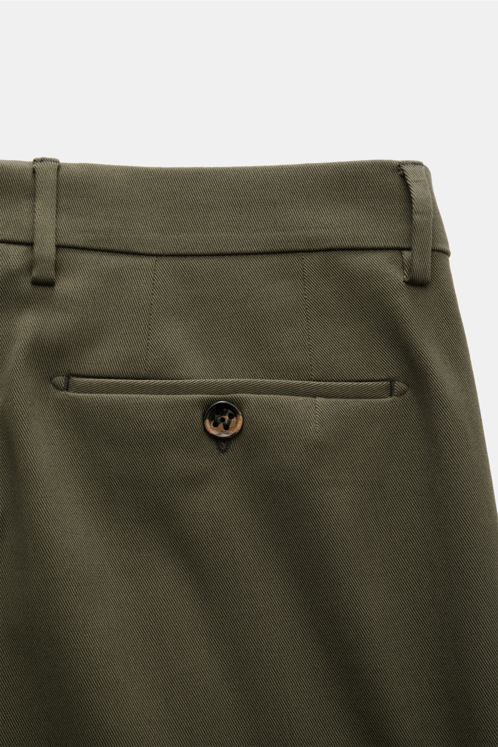 Berwich Baumwollhose 'Retro Long' dunkelgrün, Rückansicht, Slim Fit, Twill, Bundfalte, Reißverschluss, Knöpfe, französische Taschen, Italien gefertigt.