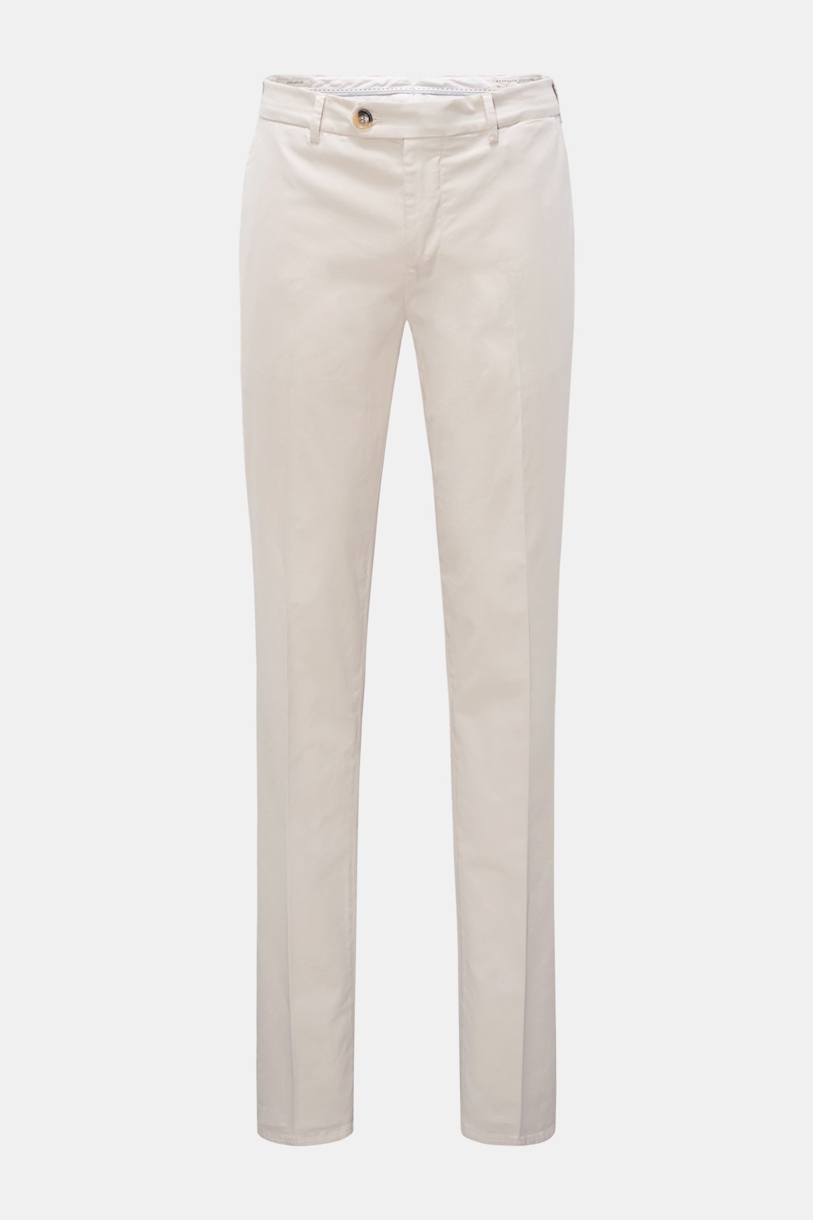 Front view of Brunello Cucinelli Chino 'Italian Fit' sand, made of soft cotton twill with slight stretch, featuring zipper, button closure, French pockets, watch pocket, and buttoned back pockets; a versatile classic with slim taper and regular fit.

Desc