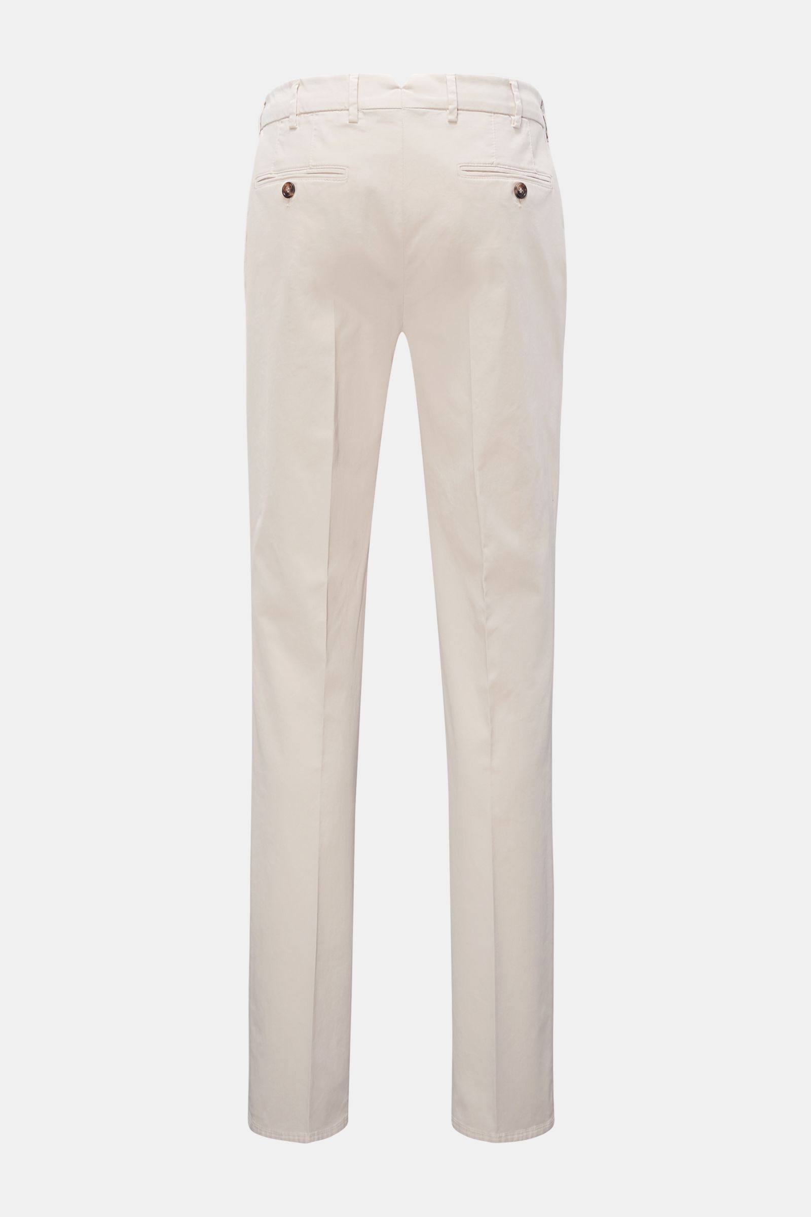Brunello Cucinelli Chino 'Italian Fit' sand shown from the back, featuring twill cotton, slightly elastic, soft touch, regular fit, tapered legs, zipper and button closure, French pockets, watch pocket, and buttoned back pockets. Die Chino im 'Italian Fit
