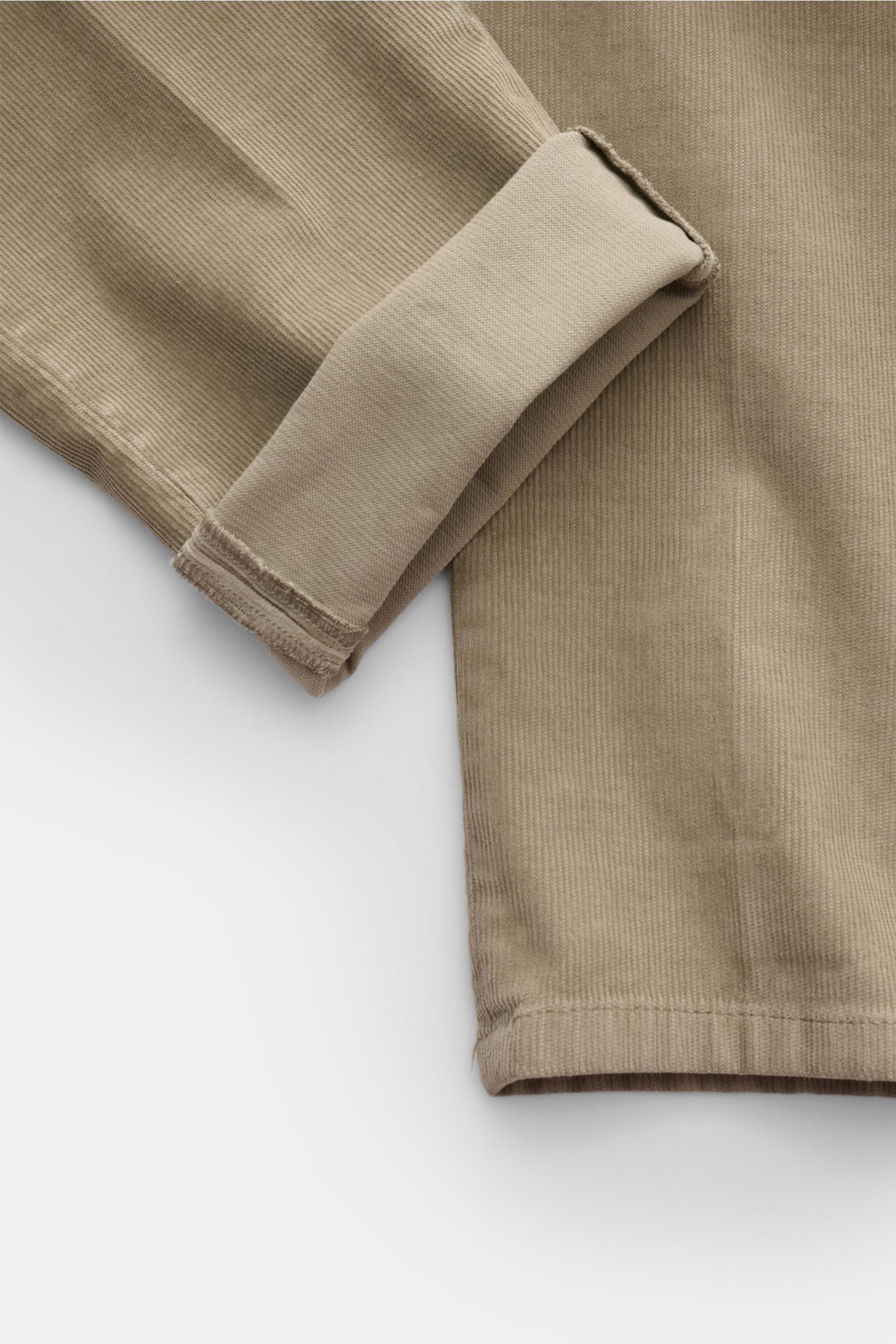 Dondup Cordhose 'Gaubert' taupe, Slim Fit Feincordhose mit leichtem Stretch, weichem Griff, schmal zulaufend, Detailansicht Bein mit Saum und Innenstoff.