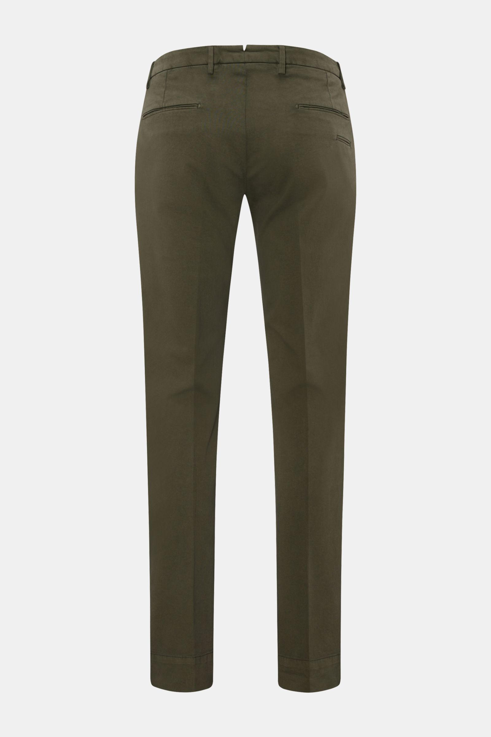 Rear view of Briglia 1949 Baumwollhose dunkelgrün slim fit cotton trousers with stretch, soft feel, zipper, button, French pockets, and three back pockets.

Zeitloser Allrounder: Die Baumwollhose von BRIGLIA 1949 überzeugt mit ihrem komfortablen Stretc