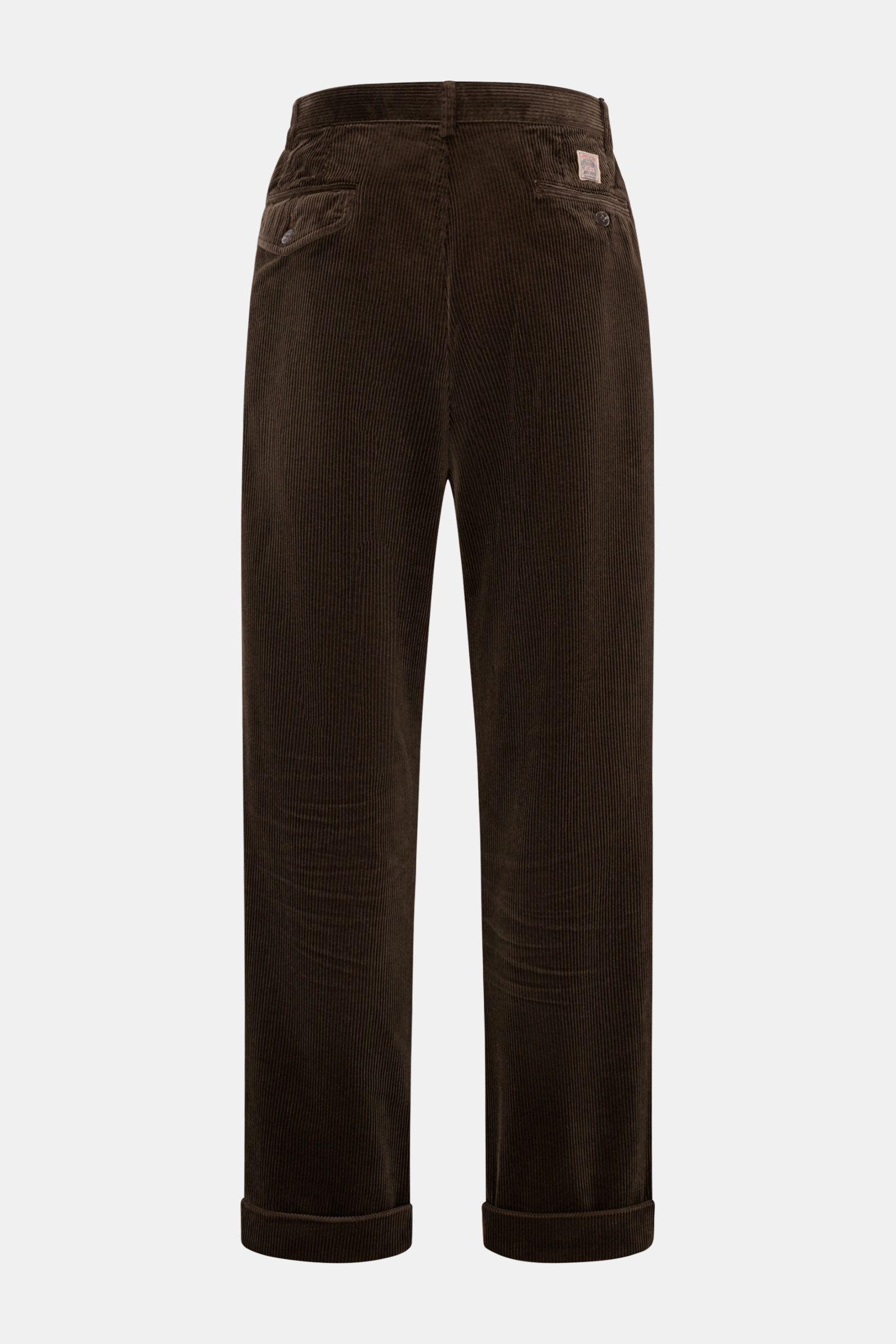 Polo Ralph Lauren Cordhose dunkelbraun aus Baumwollcord, knöchellang mit Bundfalten, Uhrentasche, französischen Taschen, Aufnahme von hinten.