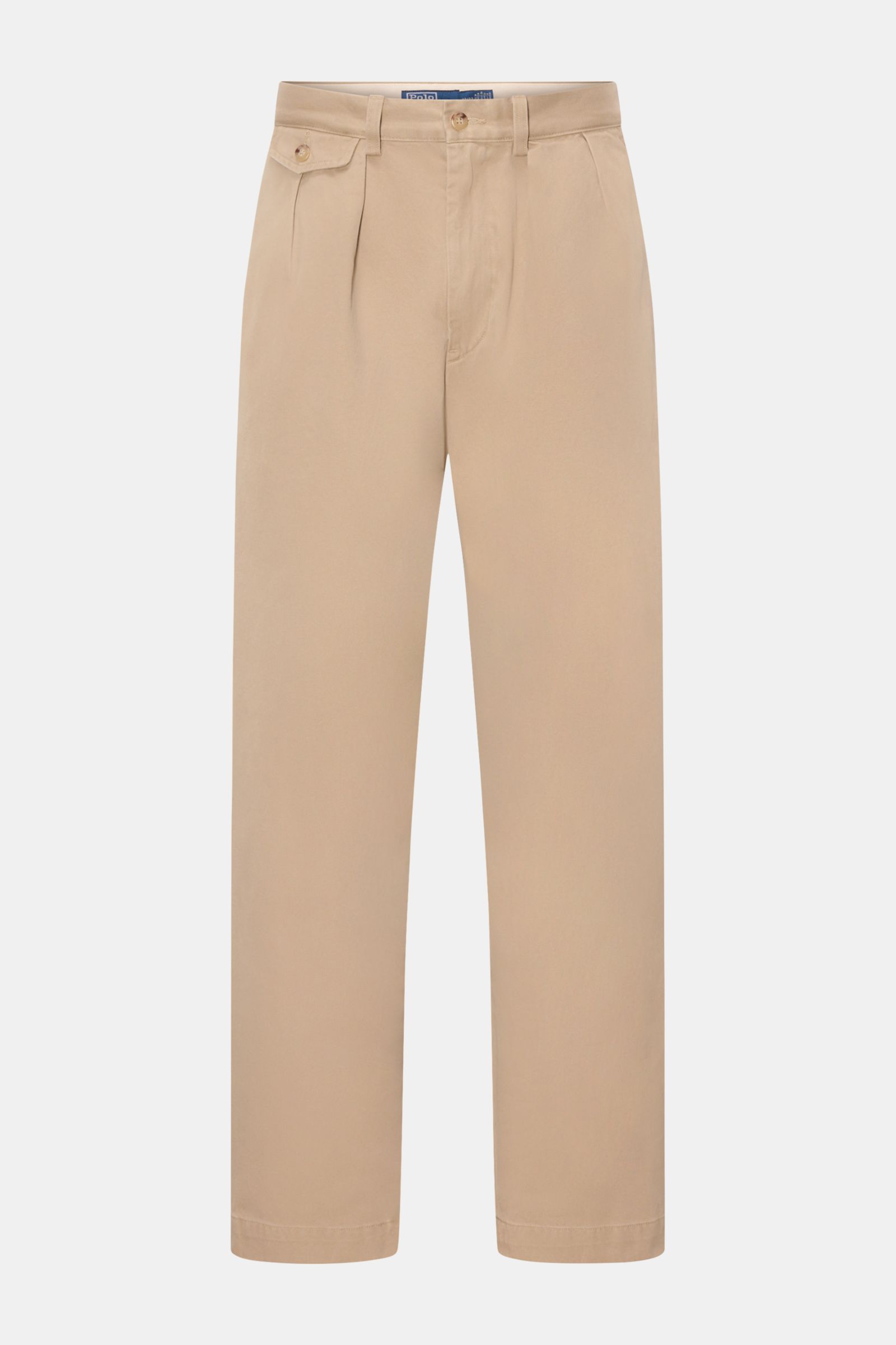 Polo Ralph Lauren Chino 'Whitman' beige, front view of garment dyed, heavy cotton twill trousers with tapered fit, double pleats, buttoned watch pocket, and French pockets; perfect for smart casual looks. Der perfekte Begleiter für entspannte, smarte L