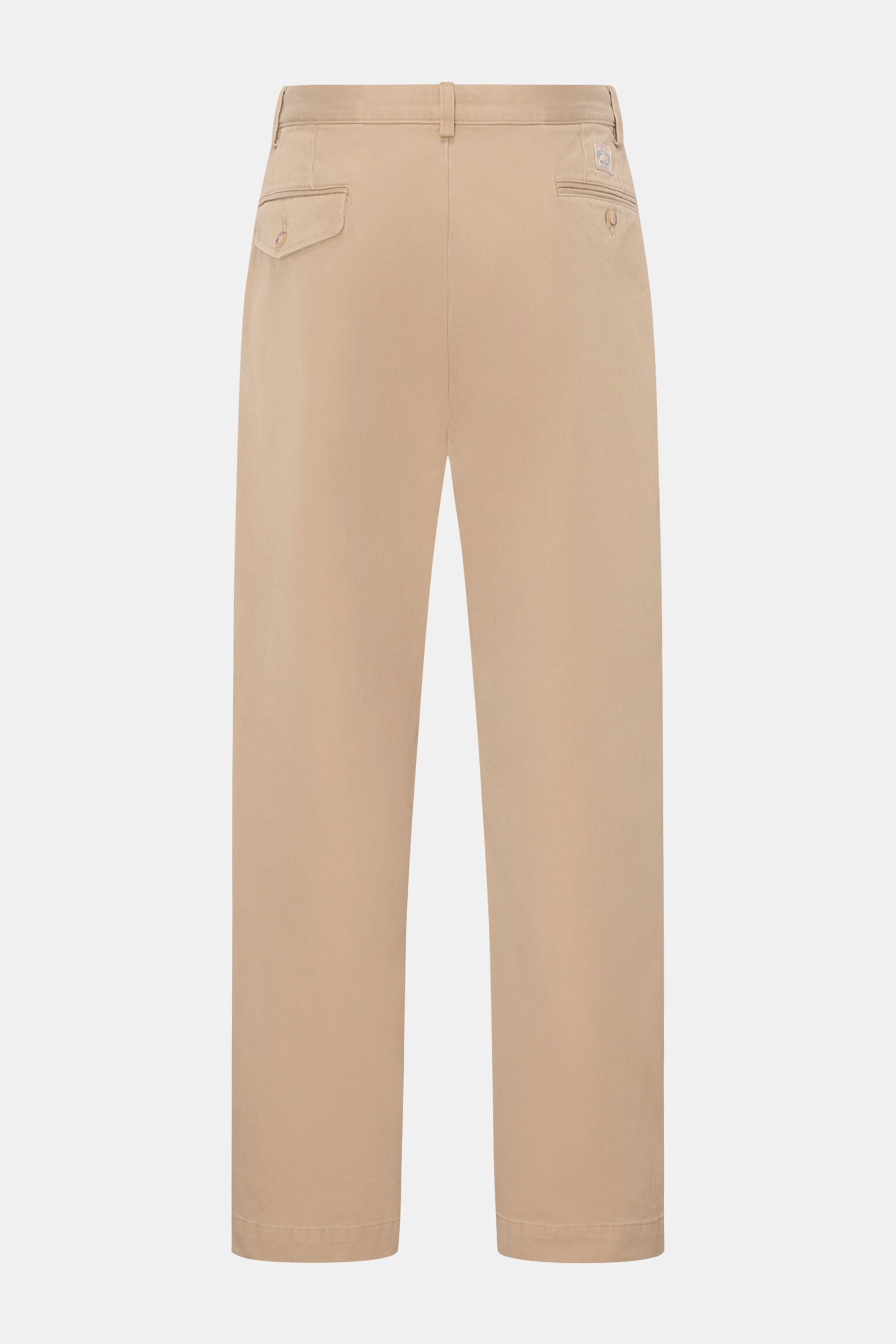 Rear view of Polo Ralph Lauren Chino 'Whitman' beige, garment dyed cotton twill with tapered fit, double pleats, French pockets, and buttoned back pockets.

Description: Der perfekte Begleiter für entspannte, smarte Looks: Die stückgefärbte 'Whitman' v
