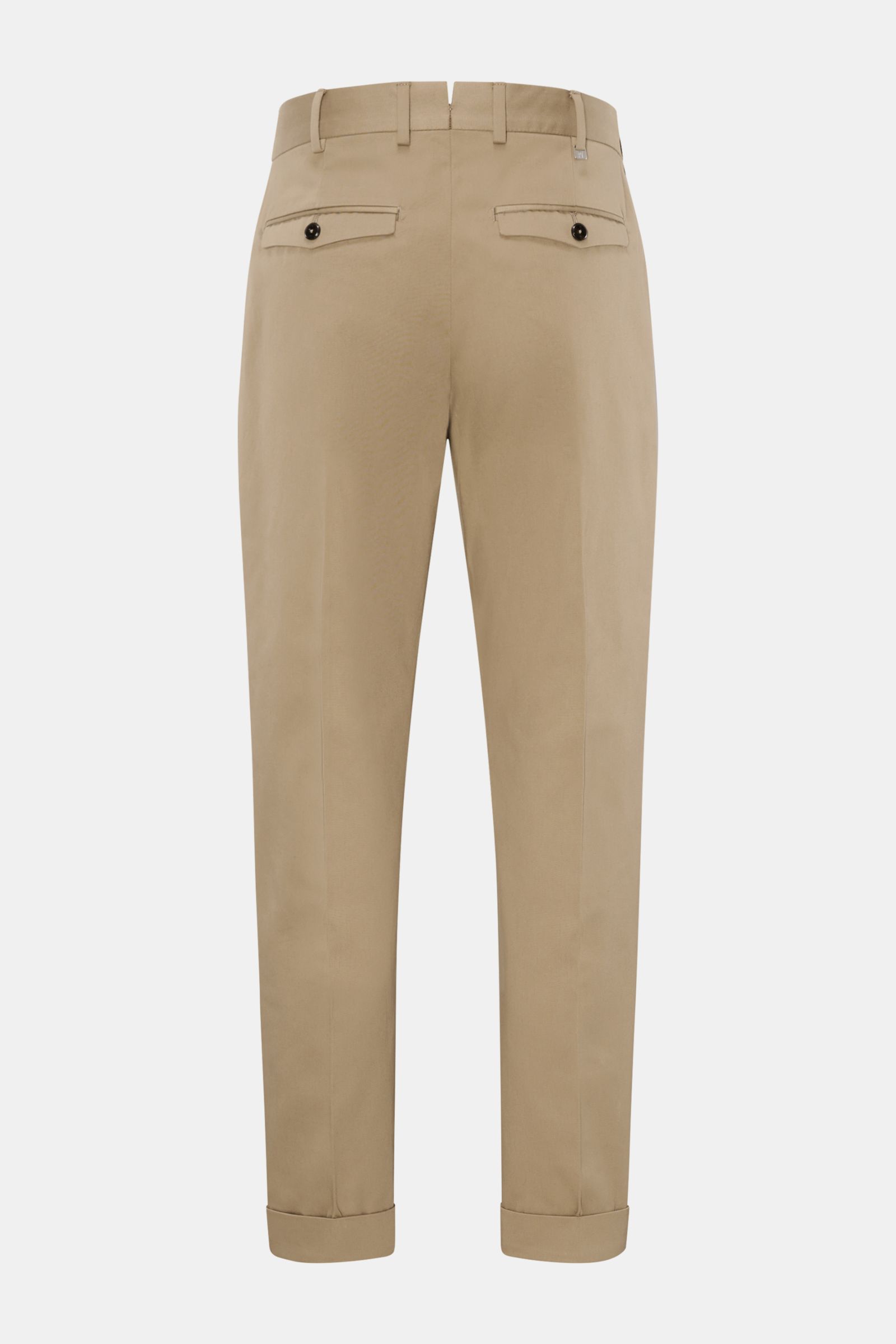 Hinteransicht der PT Torino Chino 'Rebel Fit' hellbraun aus Twill Baumwolle mit strukturierter Oberfläche, französischen Taschen, geknöpften Gesäßtaschen, Reißverschluss, Bundhaken und fixiertem Saumaufschlag.